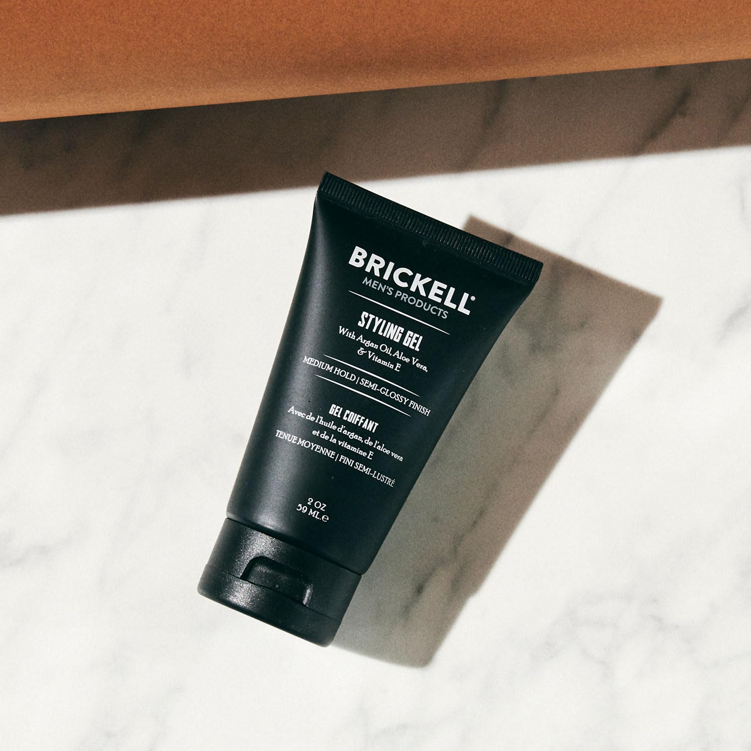 Brickell Męski żel do stylizacji włosów, naturalny i organiczny, całodzienna pielęgnacja dla błyszczącego stylu, 59 ml, naturalnie pachnący
