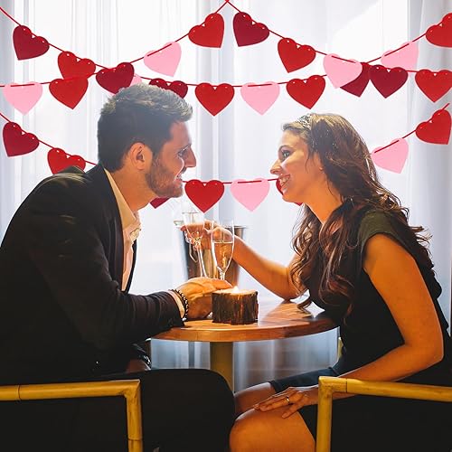 Miniatura 6 de OLANRUN Decoración del día de San Valentín, guirnalda de 40 corazones de fieltro rojo, sin bricolaje, decoraciones colgantes del día de San Valentín