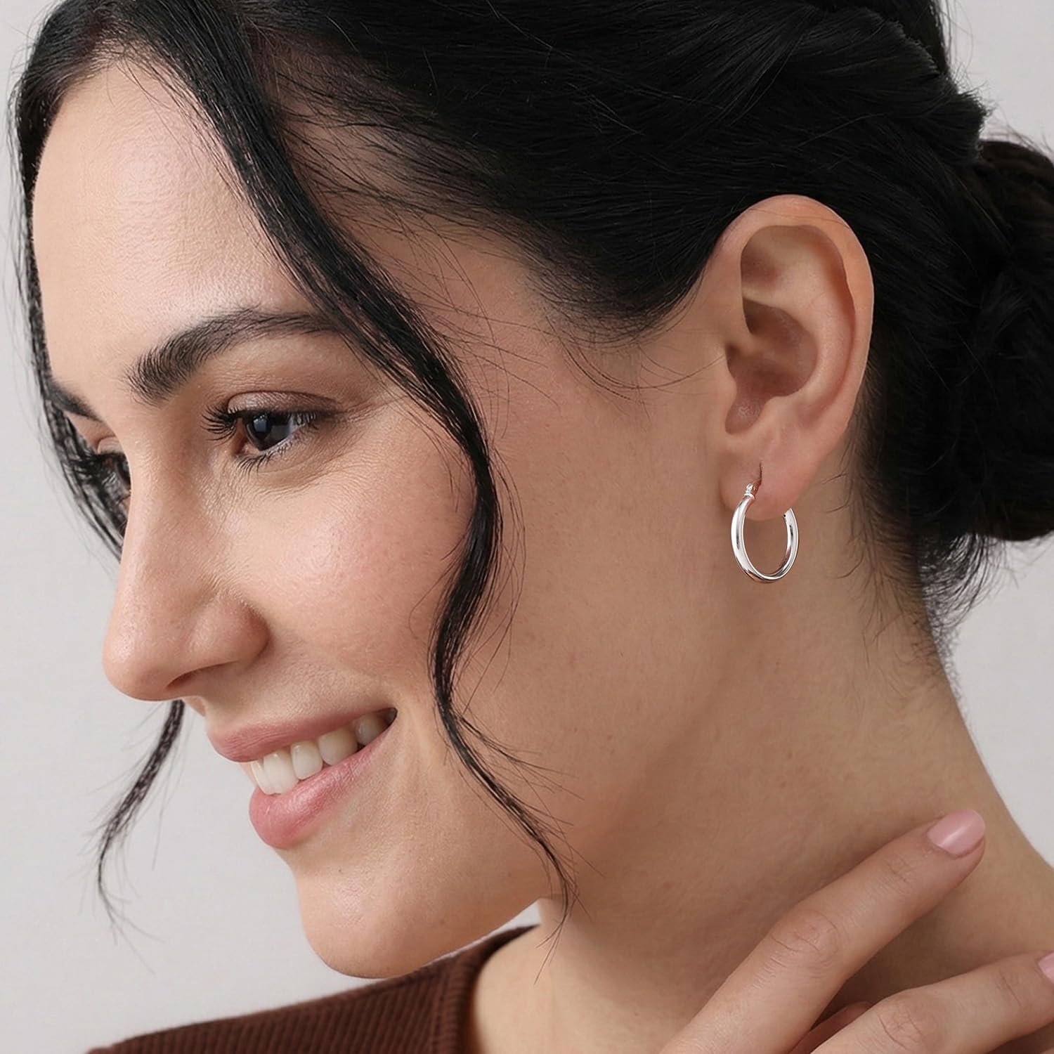 Charmsy 925 Sterling Silver Hoop Earrings | Lightweight Italian 2.5mm Tube Diamond-Cut Round Classic Hoops Earring for Women | Size 15/20/25/30/35/40/50/60/70mm | Small Medium Large