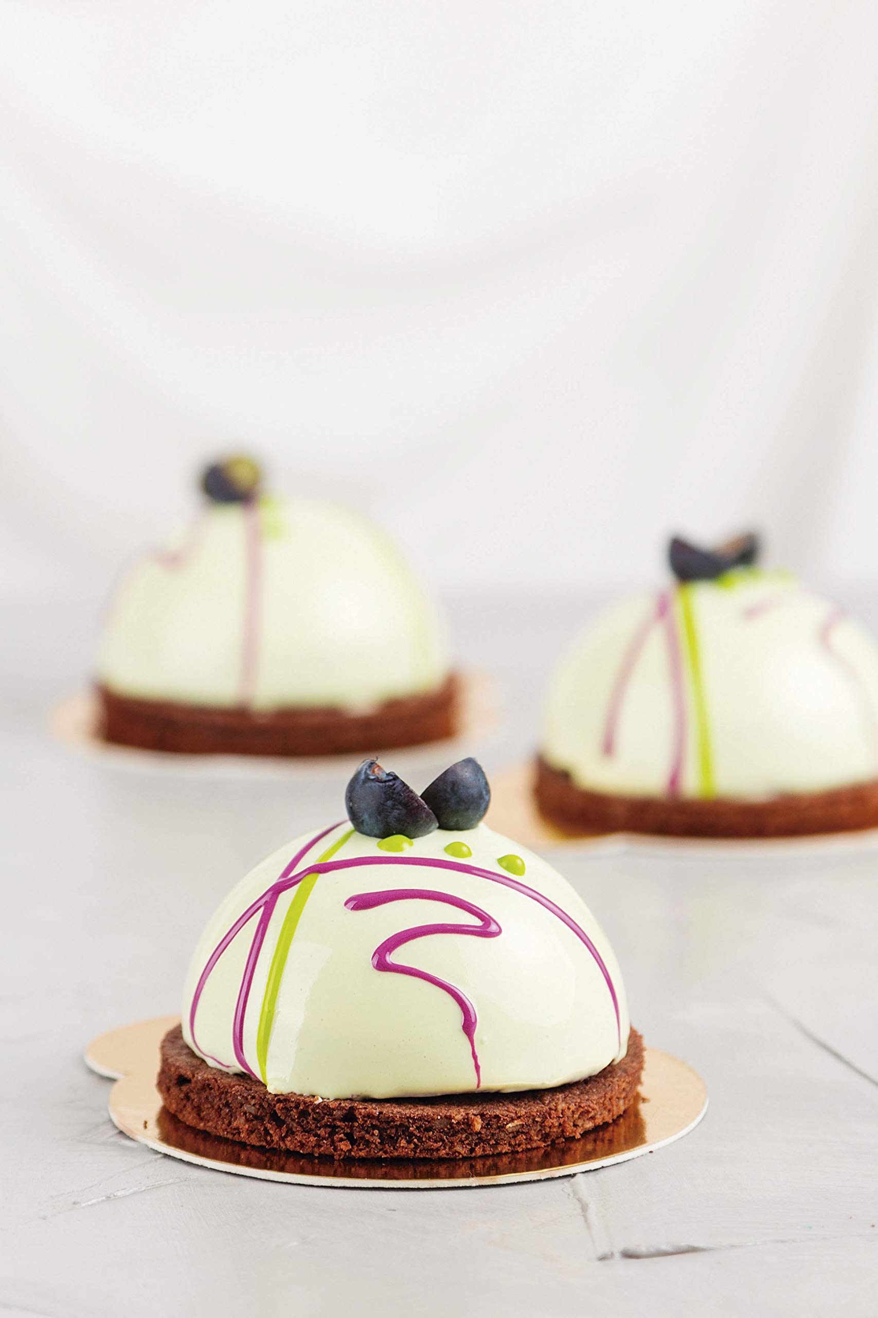 Lacor 66747 - Molde semierférica de 60 cavidades para horneado - Repostería | En silicona flexible, repostería con desmoldado fácil; libre de BPA, con 10 ml de capacidad, práctico y fácil de guardar