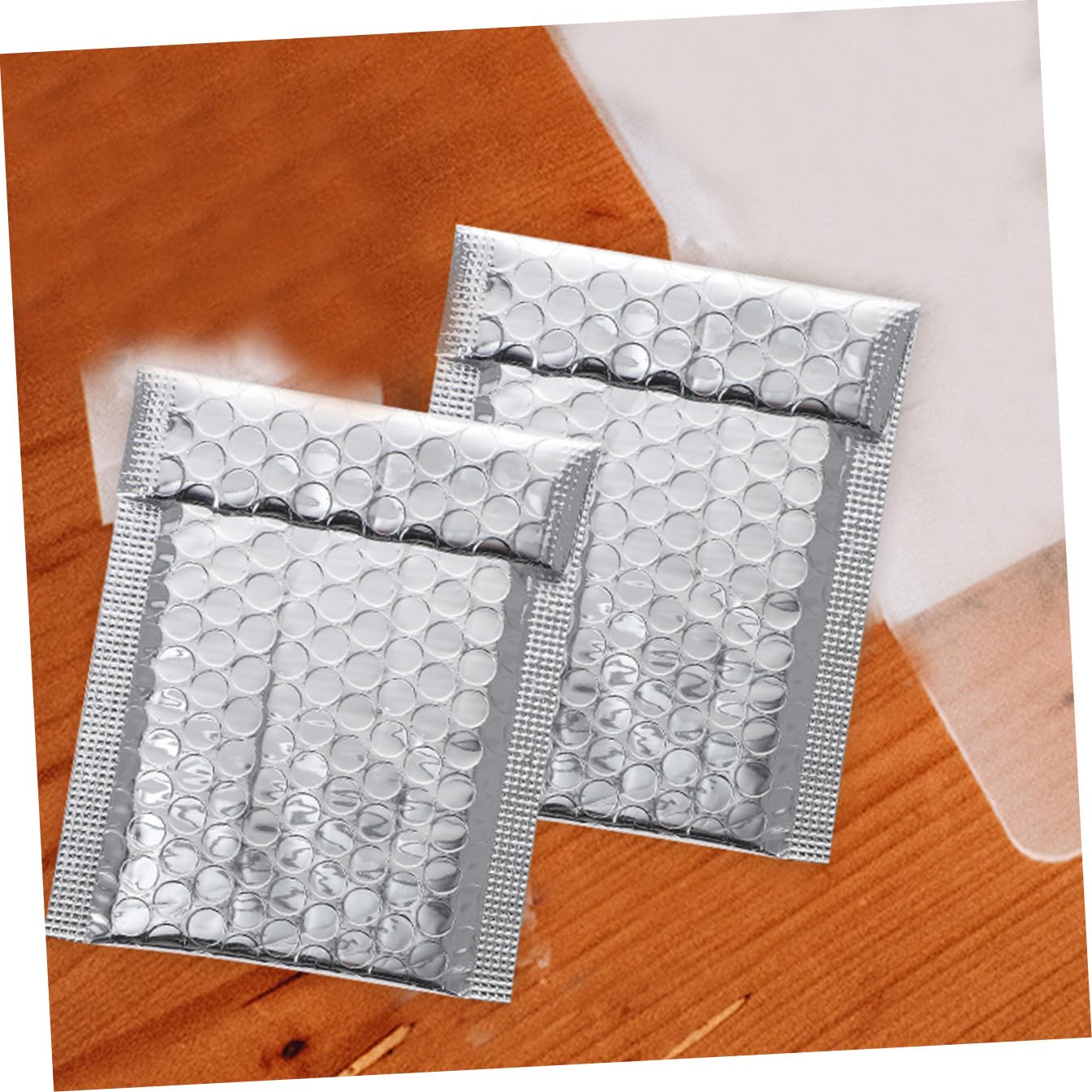 Uonlytech 100 pièces Enveloppes à Bulles Auto Adhésives Argentées Sacs Dexpédition Rembourrés pour Colis Protection pour Textiles et Articles