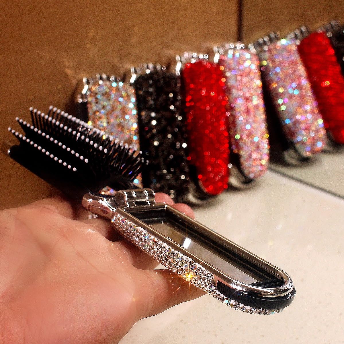 Bling Luxuriöser tragbarer faltbarer Haarkamm mit Spiegel, Wasser-Strass-Design, 20 cm extra lange Zähne, Kissenbürste für Damen, stilvoll, kompakt, für Reisen, Rot