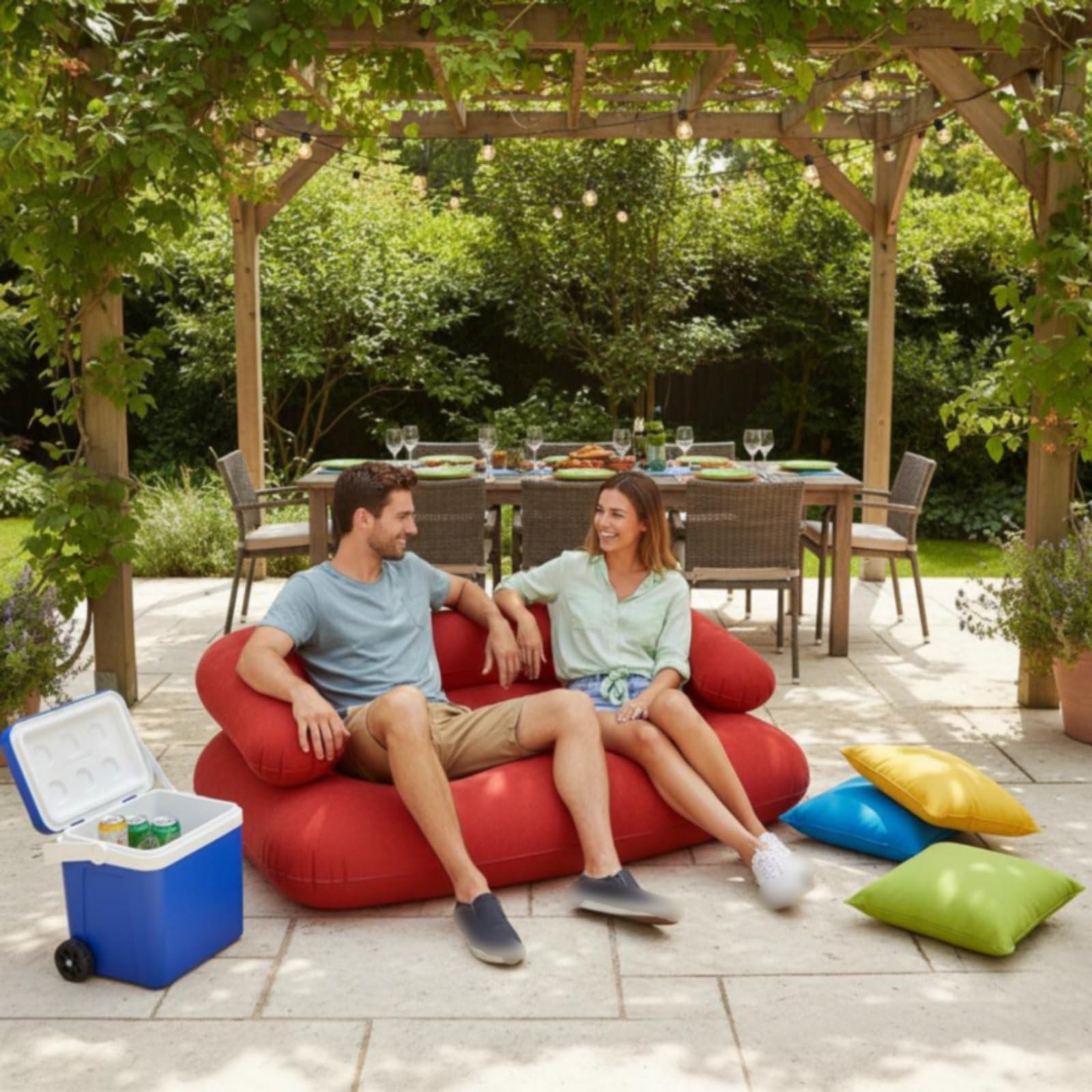 Aufblasbares Sofa Aufblasbare Couch Luftsofa Loungesessel Rückenlehne Und Armstützen aus PVC mit Sanfter Beflockung für Rasches Aufpumpen Und, Rot, Doppelte OPP-Tasche