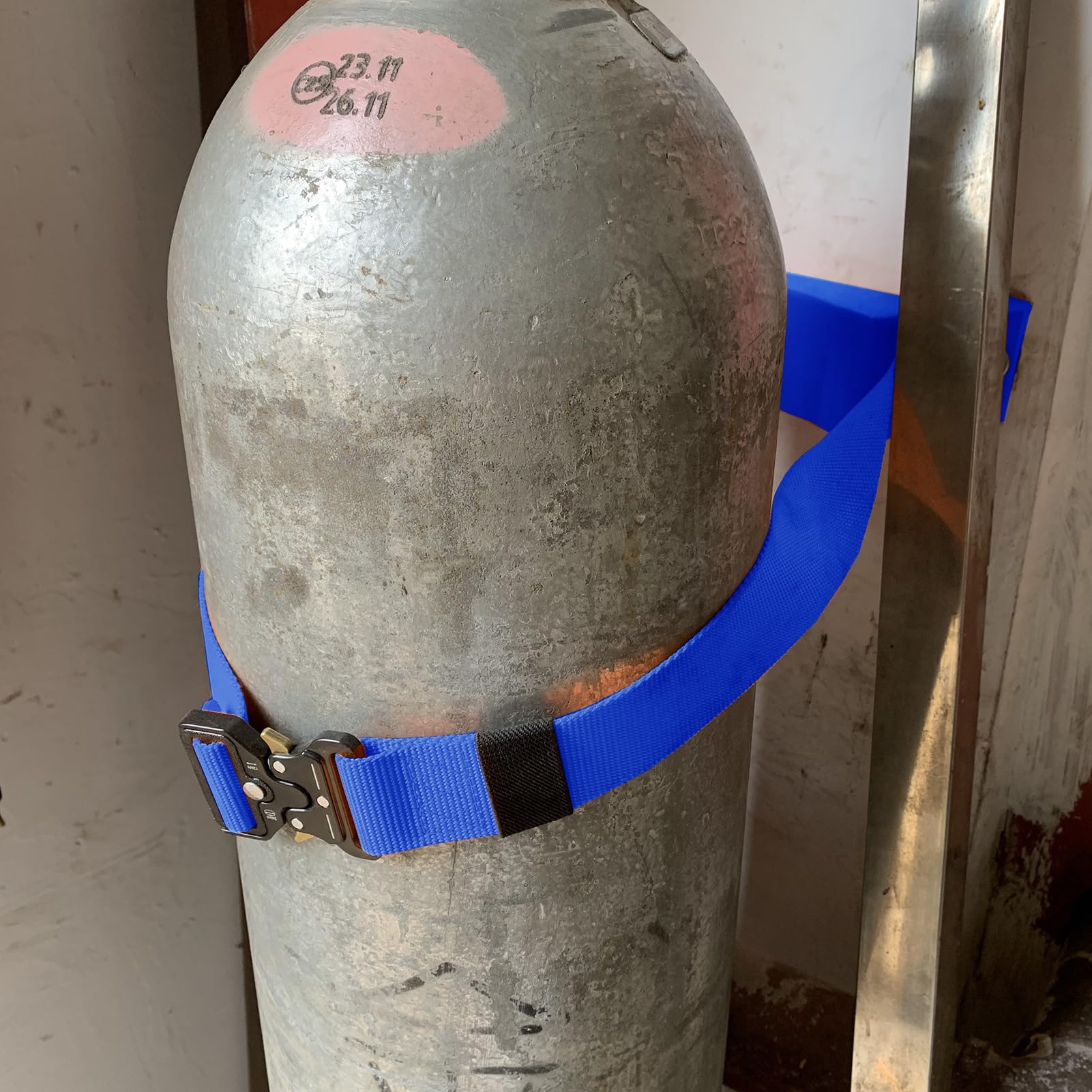 GLJTUO Oxygen Cylinder Rack Wall Mounted Oxygen Propane Tank Rack, Gas Cylinder Bracket with Long 39 In Safety Straps, Oxygen Bottle Stand for Hospital/Laboratory,Blue