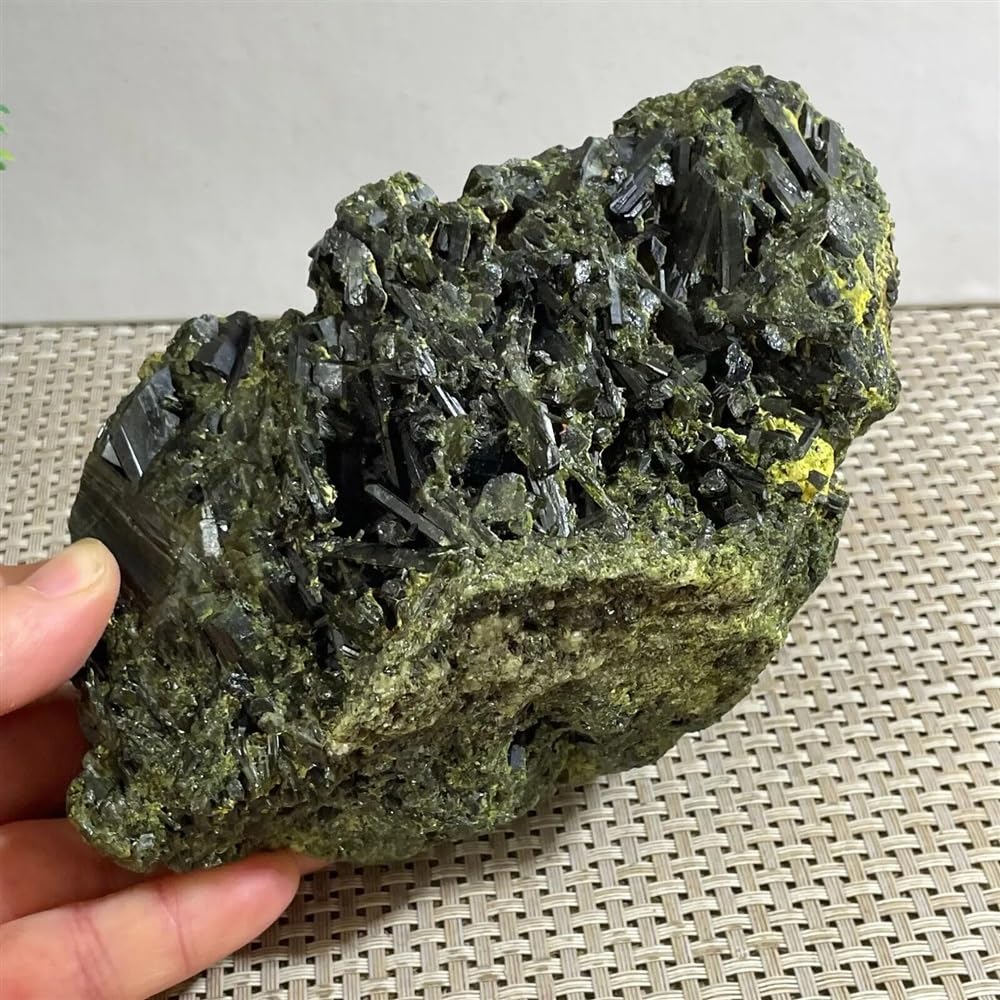 RVBLRDSE Beautiful Green Tourmaline Crystal Rough Stone Rock Ornaments (Size : 550-600g) Gemstone Stone