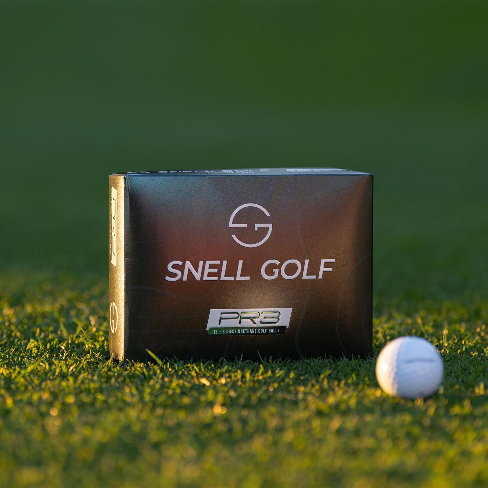 Snell Golf PR3 Pelotas de golf, cubierta de uretano de 3 piezas, tacto suave, giro medio, color blanco, 12 pelotas