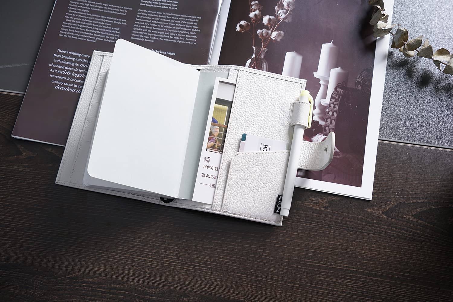 Moterm Custodia in pelle per taccuino A6, compatibile con agenda Hobonichi Cousin, Stalogy e Midori MD, con passante per penna, scomparti per carte e tasca posteriore (Kiesel-Creme)