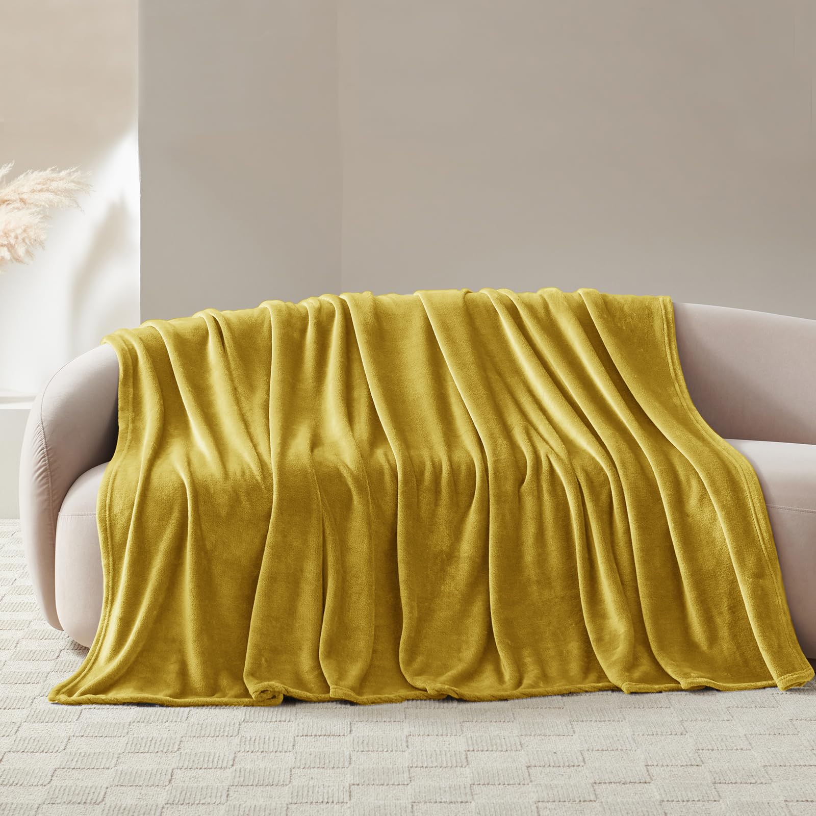 WAVVE Coperta Plaid Pile di Flanella 260gsm - 150x200 cm, Giallo - Coperta Pelosa 200x150 - Divano/Letto Singolo/Matrimoniale, Copridivano di Microfibra Calda e Morbida