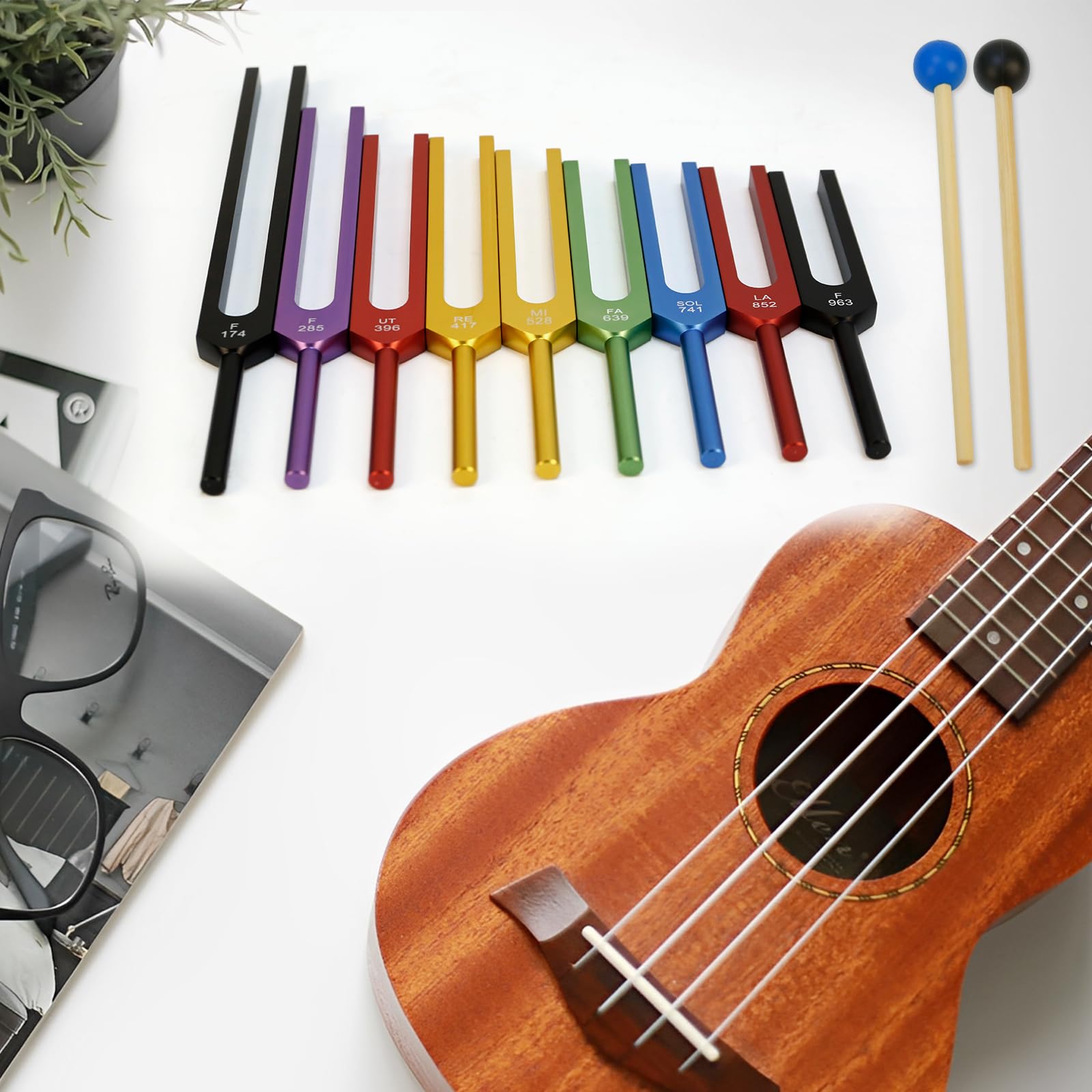 Diapasón Solfeggio, Set de 9 Diapasones de Colores en Aleación de Aluminio con 2 Martillos de Silicona, para Yoga y Relajación (174 Hz, 285 Hz, 396 Hz, 417 Hz, 528 Hz, 639 Hz, 741 Hz, 852 Hz, 963 Hz)