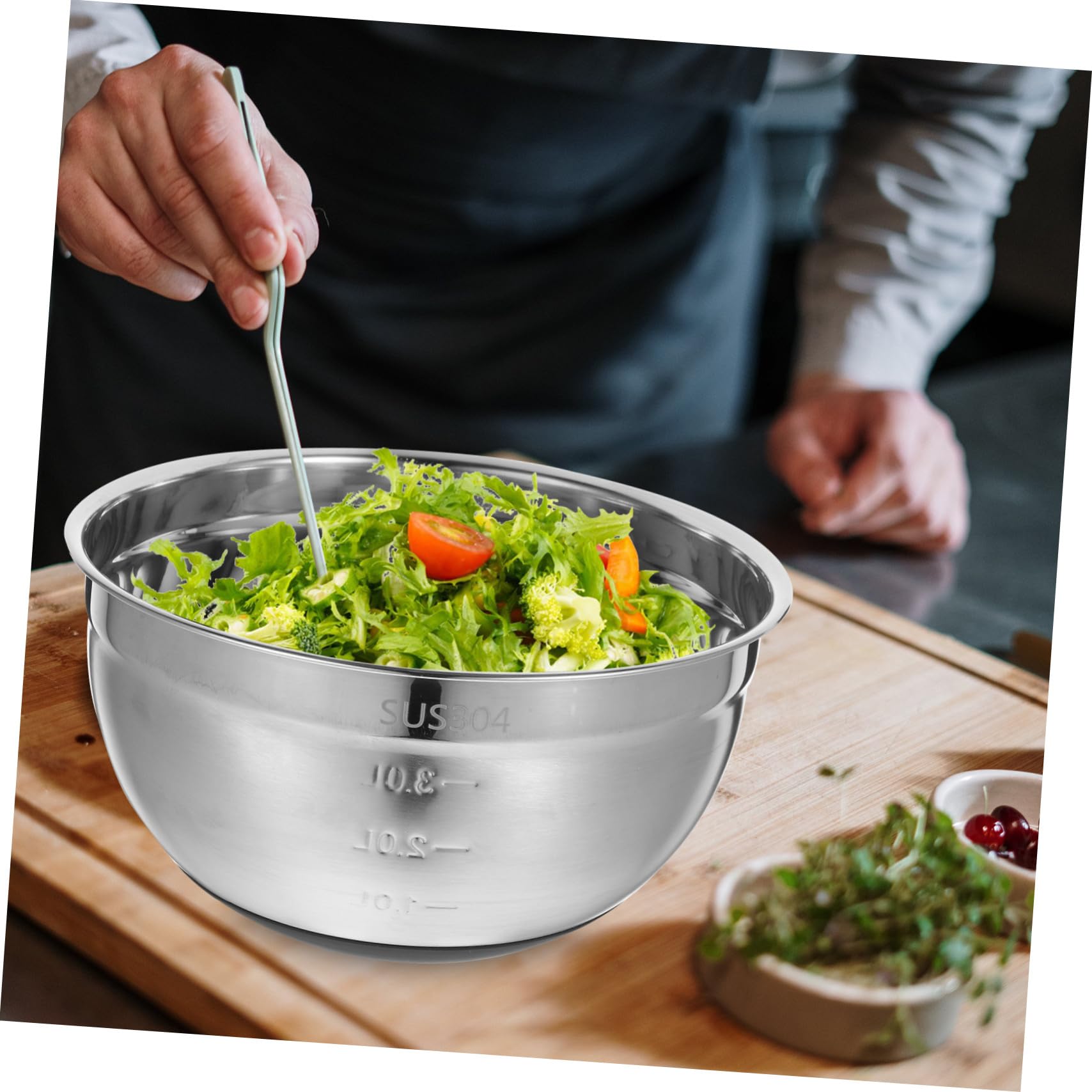 STOBAZA Rührschüssel mit Deckel aus Edelstahl mit Silikonboden 1 Stück | Silber, Rutschfest, für Restaurant und Buffet, zum Eieraufschlagen und Teigmixen