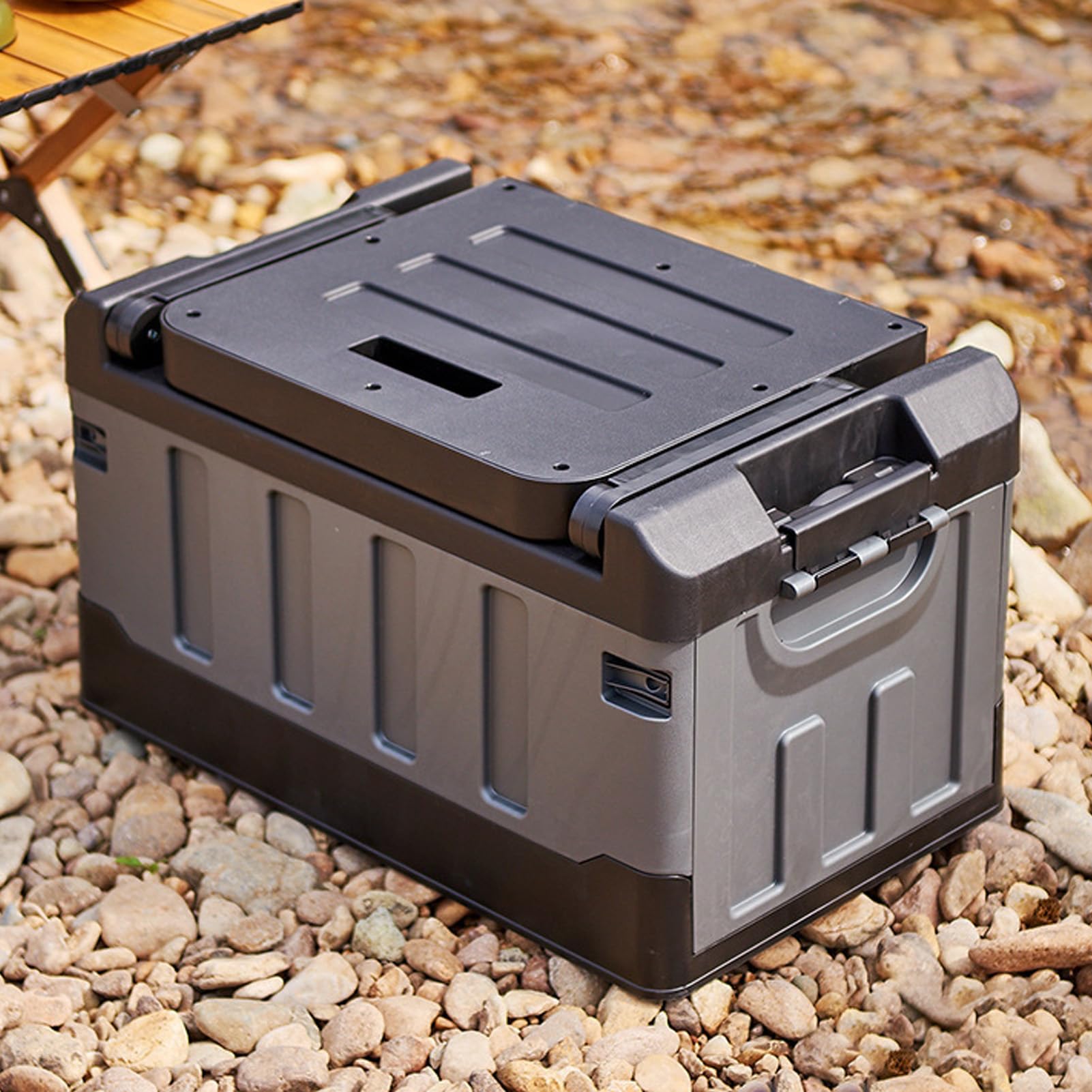 AMONIDA Caja Plegable para Acampar con Asiento, Almacenamiento y Asiento Duraderos de Gran Capacidad de 60L para Aventuras Al Aire, Negro y Gris