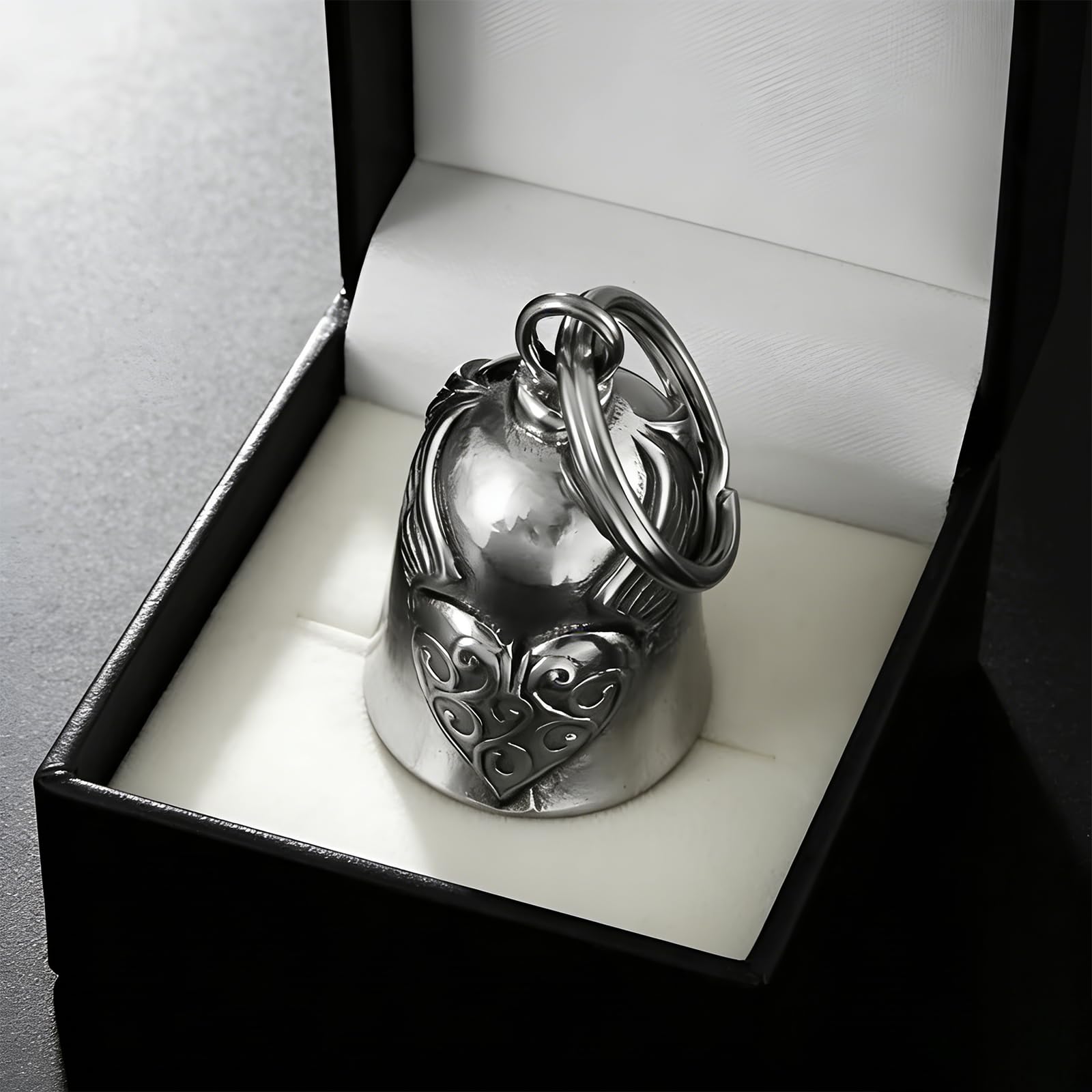 Clochette Moto Guardian Bell Porte-bonheur Ailes de Cœur, Pendentif en Acier Inoxydable pour Motard