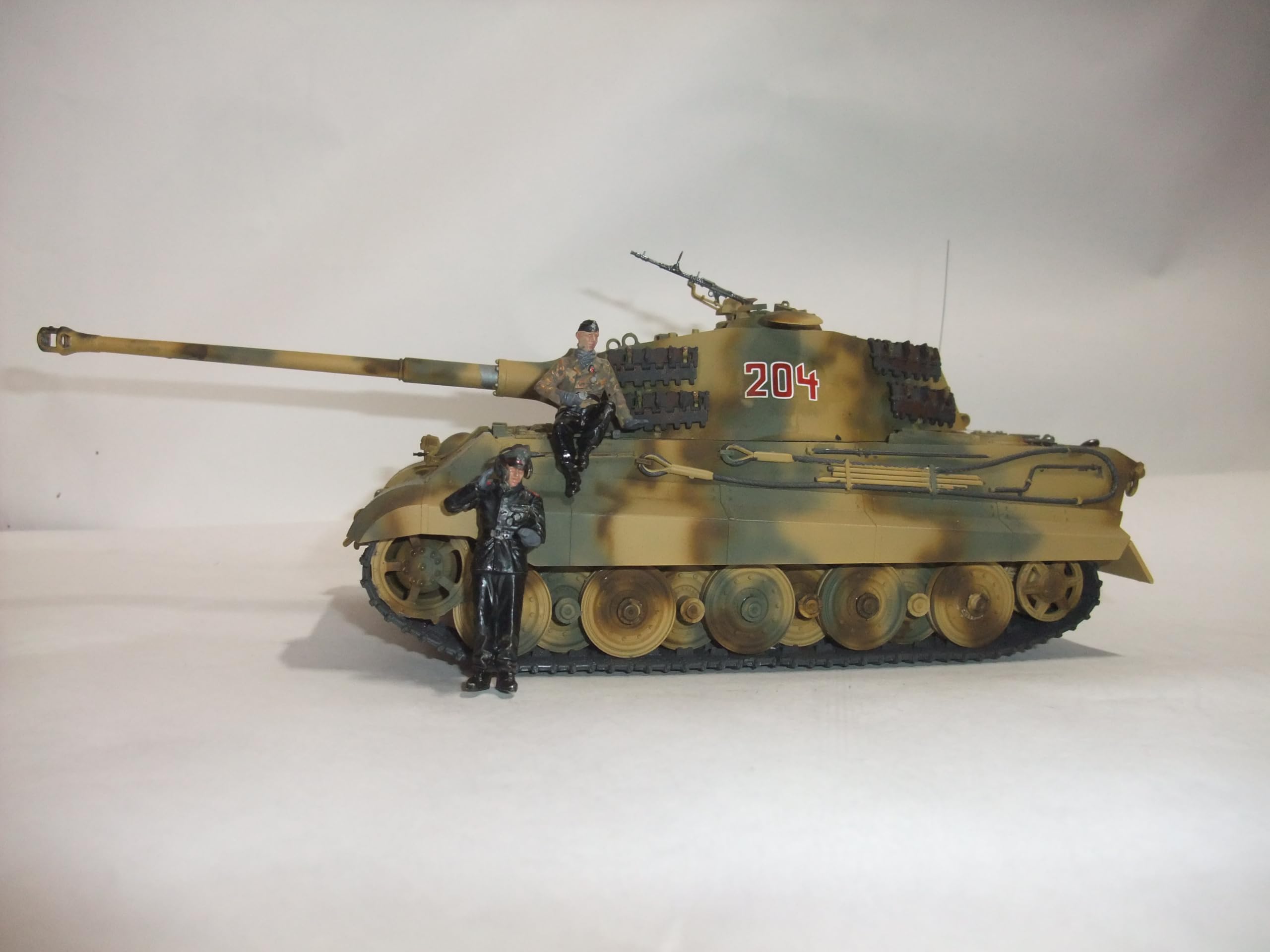 1/35 キングタイガー　戦車プラモデル完成品 Amazon | 完成品 ドイツ軍キングタイガー戦車【ヘッシェル砲塔型