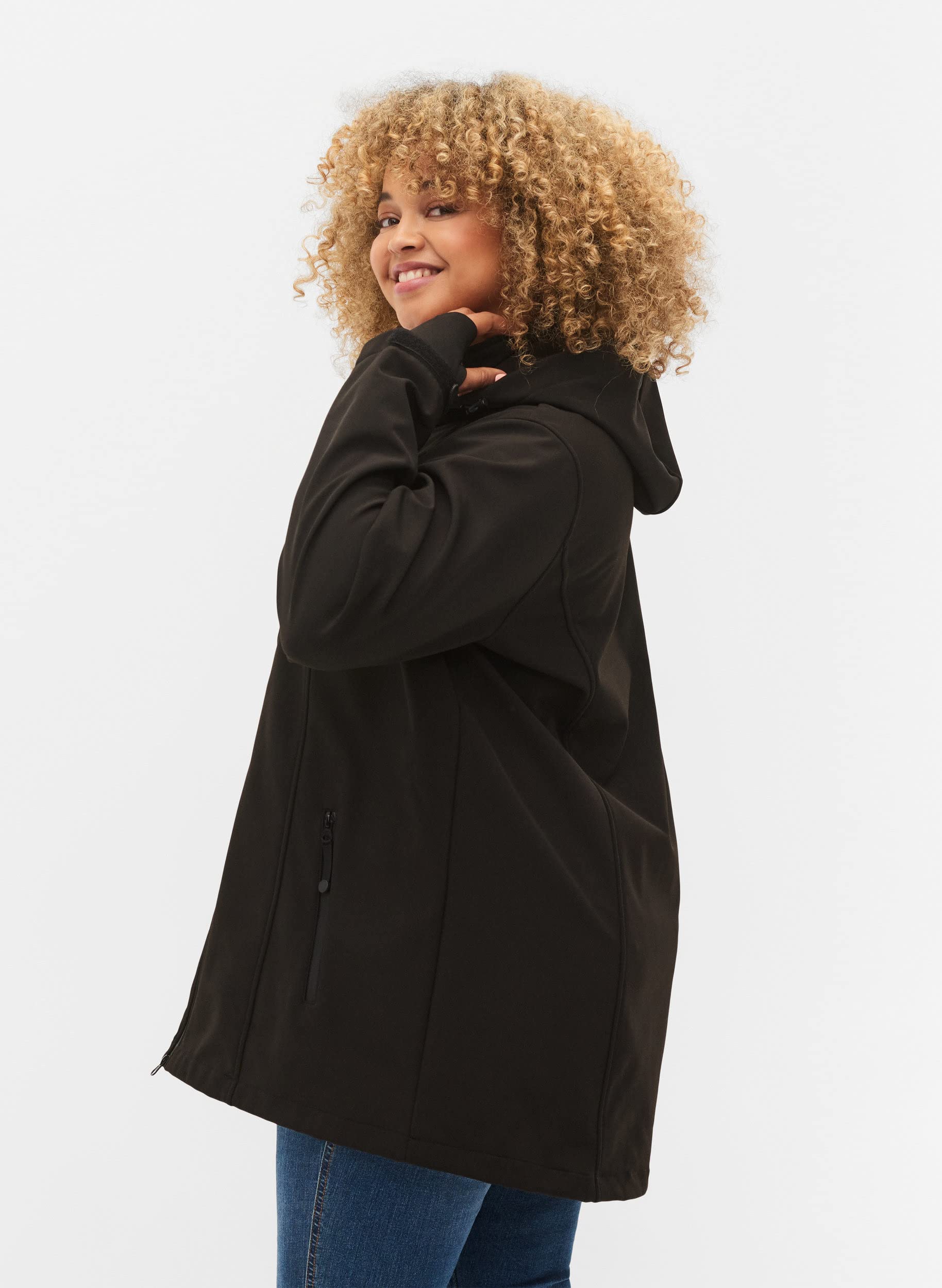 Zizzi Softshelljacke für Damen Große Größen - Übergangsjacke Kurz - Atmungsaktiv, Winddicht & Wasserabweisend - mit Kapuze - Jacke aus Softshell-Material - mit Fleece Gefüttert