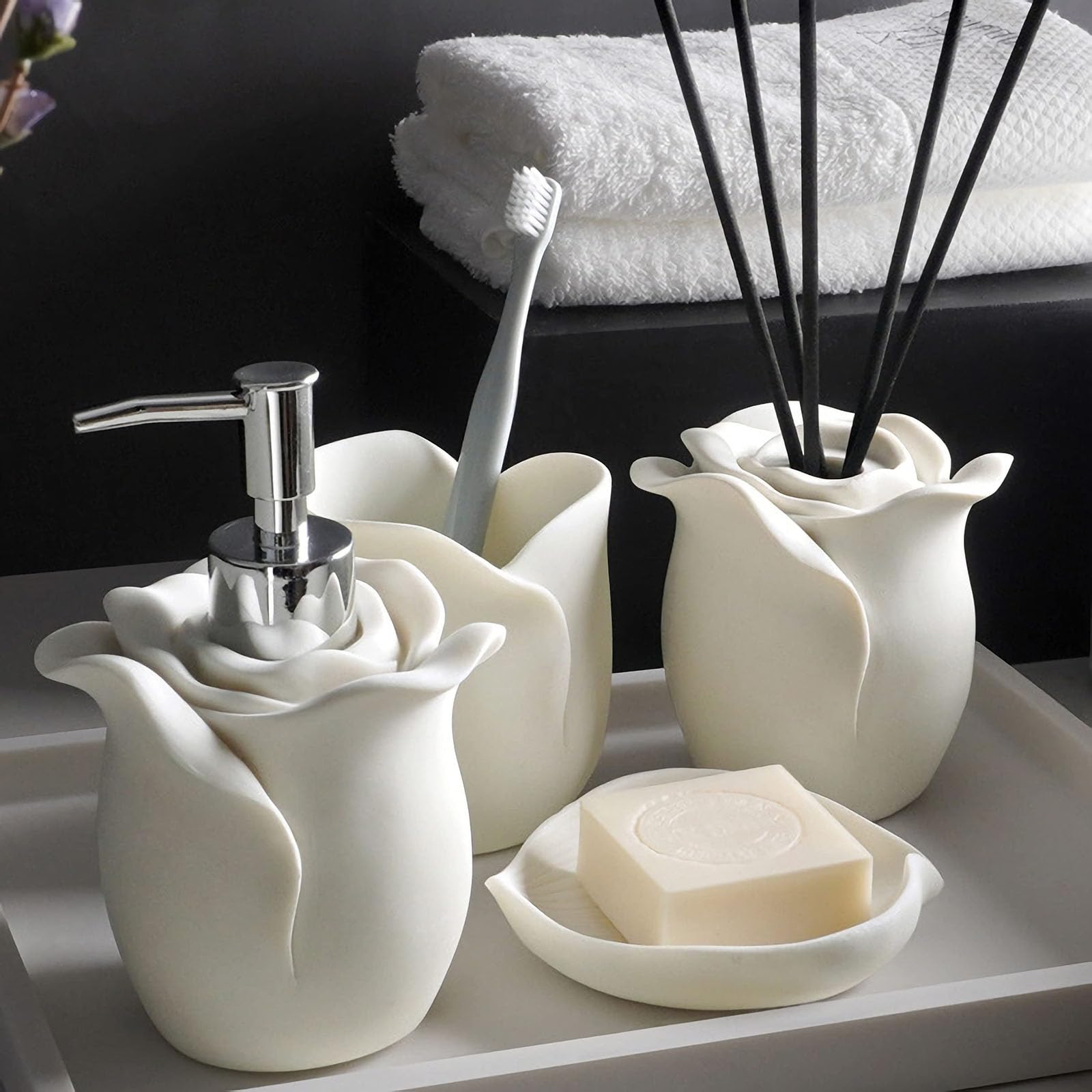 Moderno Decorativo 3D Rosas 4 Piezas Accesorios de Baño Set Dispensador de Jabón/Cepillo de Dientes TazaJabonera, 4 Piezas,Blanco