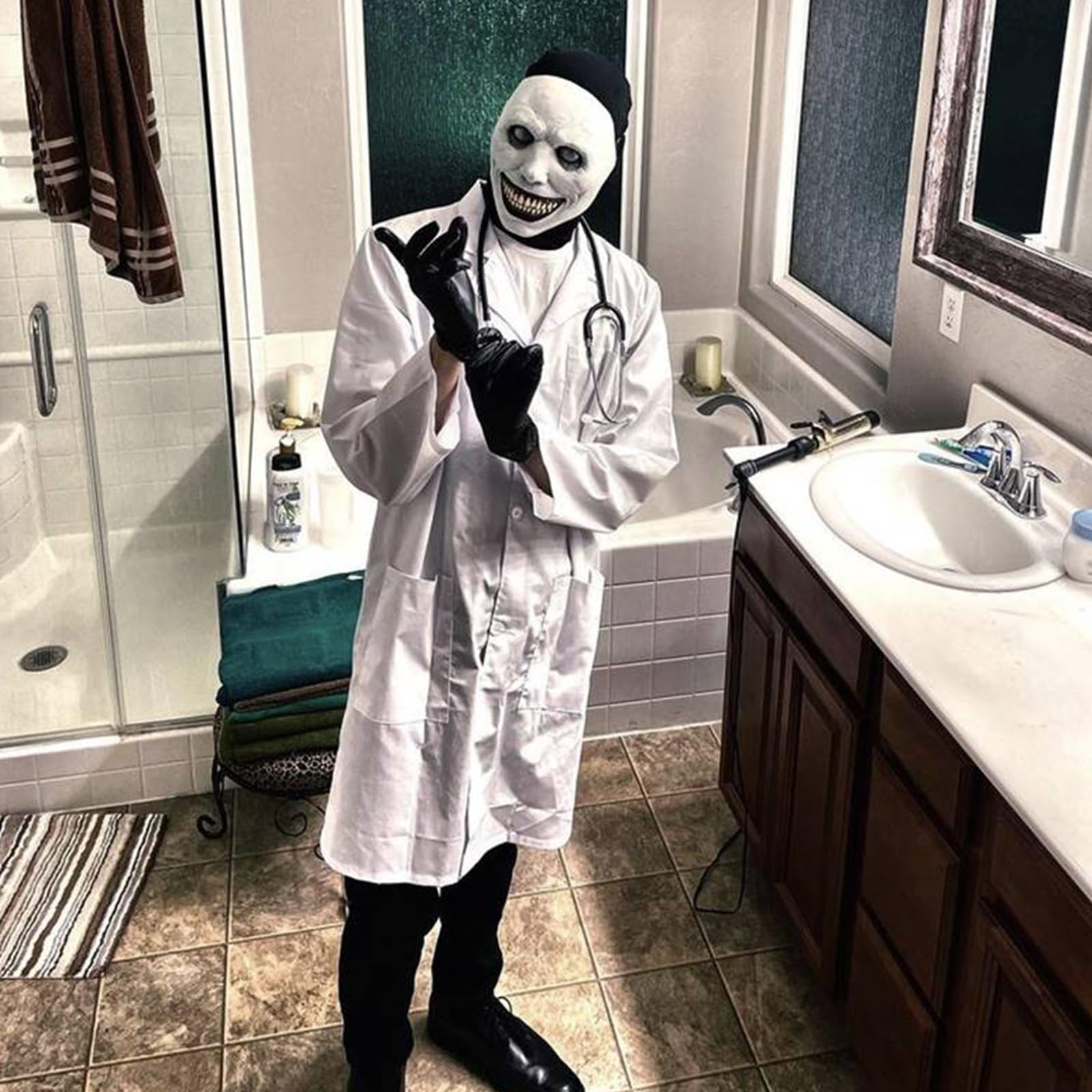 Gruselige Halloween Maske Lächelnde Dämonen Horror Maske Gruseligste Gruselige Horror Kostüm Maske mit weißem Auge für Unisex