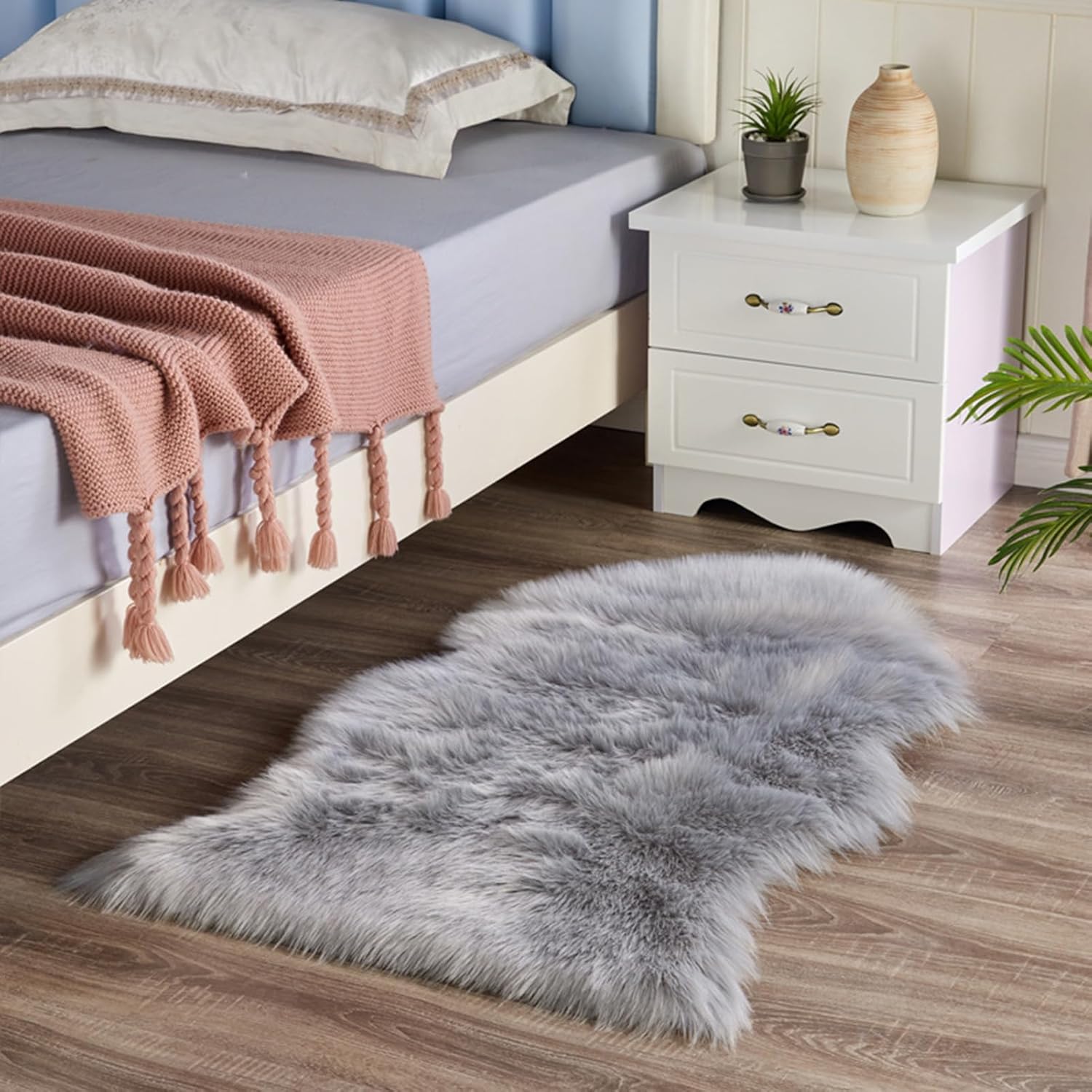 GOUTO Faux Sheepskin Fur Rug, Shaggy Floor Carpet 2x5 Feet Washable Rug, Blush Shag Rug for Floor Sofa Living Room
