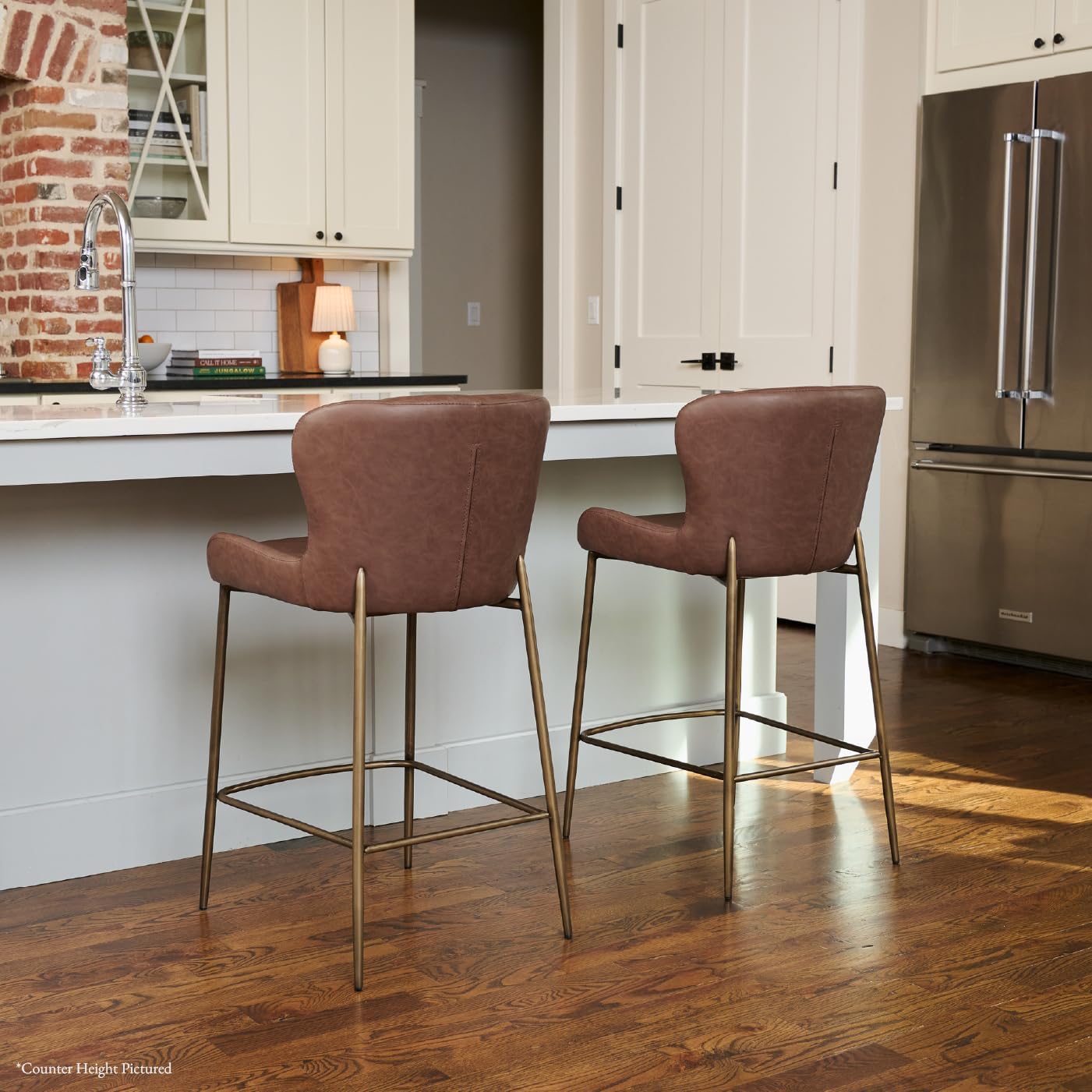 Maven Lane Naomi Bar Stool – 31 Inches – Square Stool with Footrest – Gold Metal Frame & Brown Faux Leather Upholstery – Ideal for Bars, Pubs and Tall Kitchen Counters