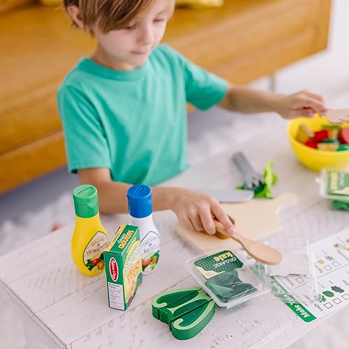Miniatura 7 de Melissa & Doug Slice & Toss - Juego de alimentos para ensalada con 52 piezas de madera y fieltro, Empaque estándar