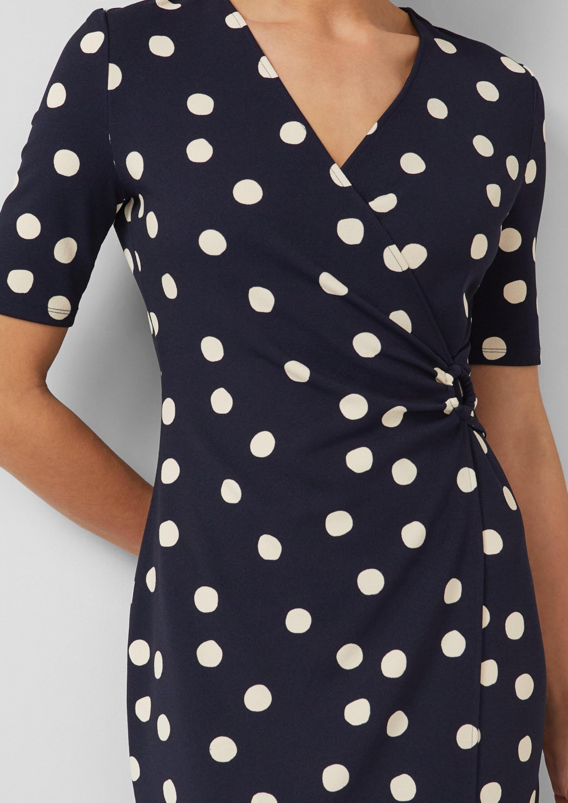 s.Oliver Elegantes Wickelkleid mit Polkadots