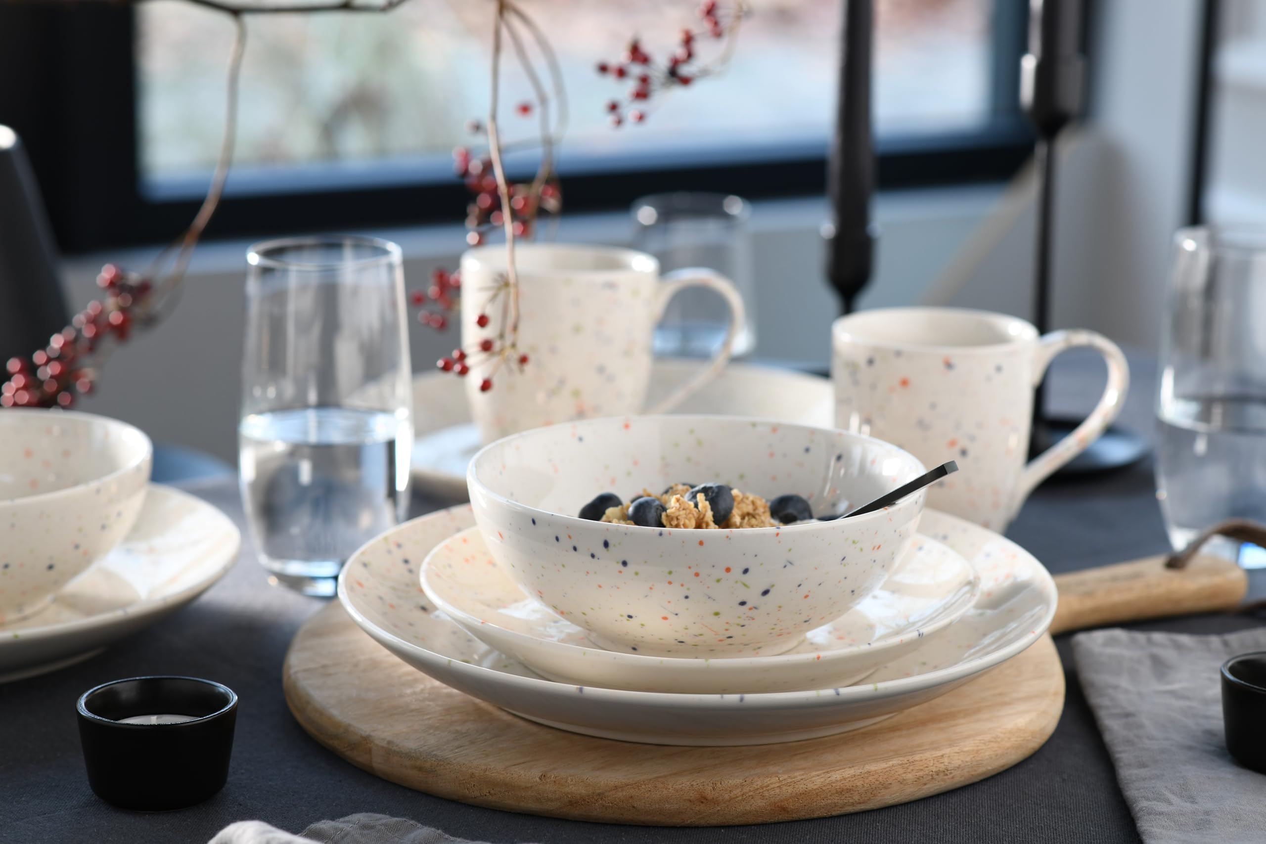CreaTable, 24263, seria Confetti białe, 16-częściowy zestaw naczyń dla 4 osób, serwis kombi z kamionki, nadaje się do mycia w zmywarce i używania w kuchence mikrofalowej, wysokiej jakości produkcja