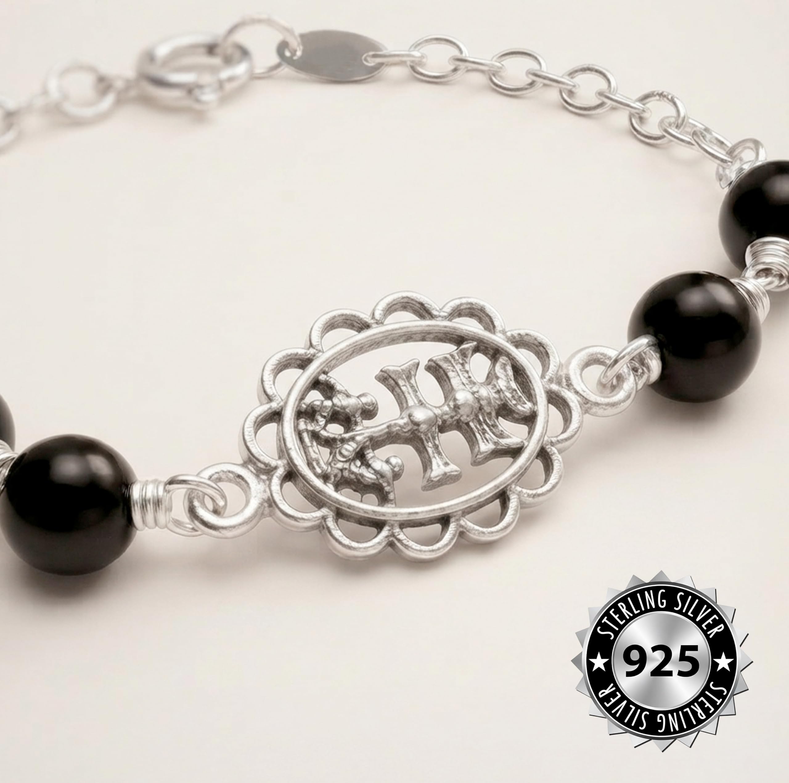 Only faith Bracciale con croce di Caravaca in argento Sterling 925 con onice nero | Pietre naturali da 6 mm, lunghezza 19 cm regolabile, design artigianale, ipoallergenico, chiusura a molla
