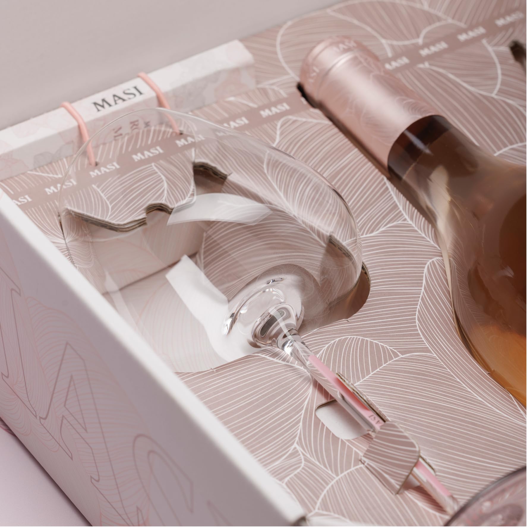 Paquet Exclusif Édition Limitée "Rosa Dei Masi" Et 2 Verres | Idée Cadeau | Coffret Exclusif Avec 1 Bouteille De 750 Ml Et 2 Verres Sérigraphiés