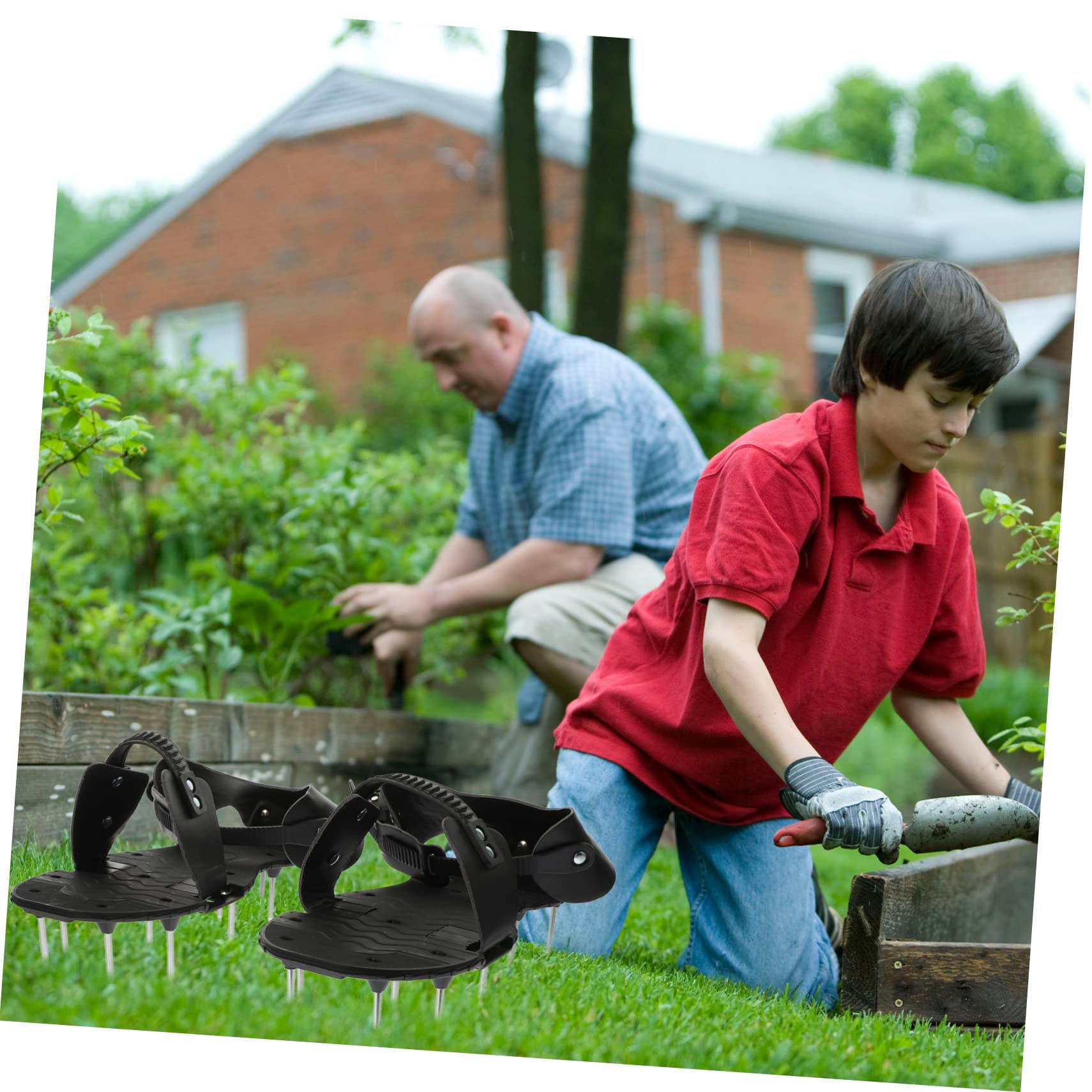 Gatuida 1 Paire Chaussures Aérateurs de Pelouse Sandales de Jardinage Réglables pour Aération Gazon Outil de Jardinage Pratique PU Noir pour la Circulation de Air Nutriments