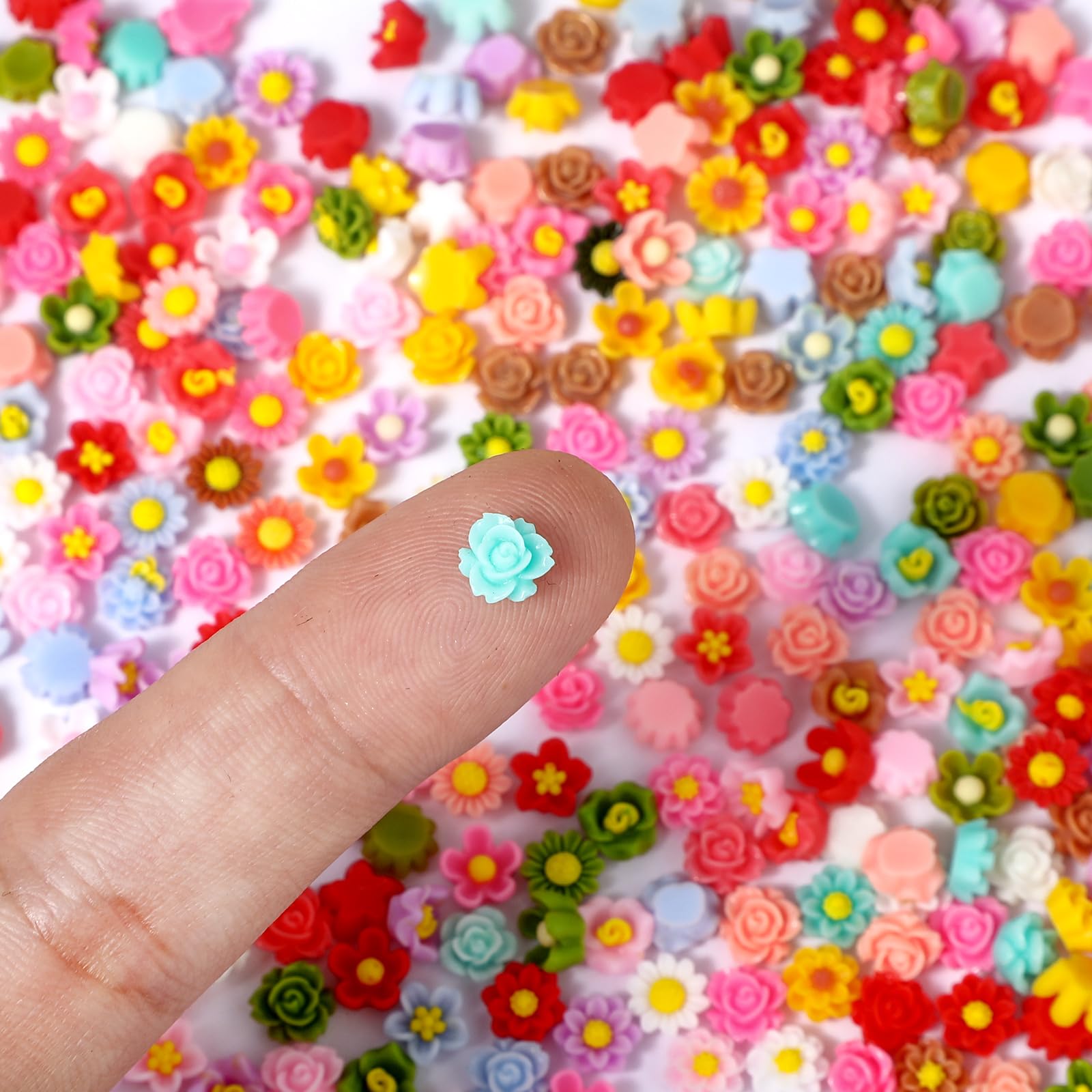 Jeffdad 300 Stück Mini Harz Blume Deko, Mehrfarbig 3D Künstliche Blumen Charms Mini Dekorierte Blümchen Blume für Bastelarbeiten Verzierungen Scrapbooking DIY-Basteleien Handy-Dekoration