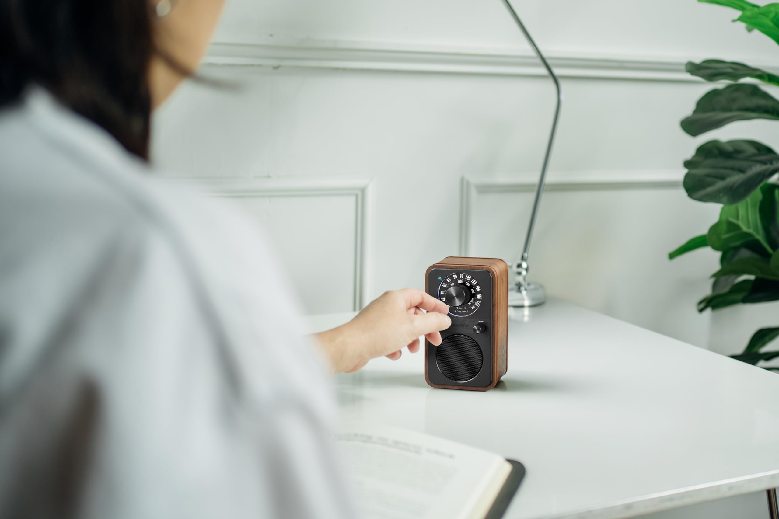 Sangean WR-9 Portables FM-Radio Echtholz-Geh?use flexible Aufstellm?glichkeit Nussbaum Vintage (A500548)