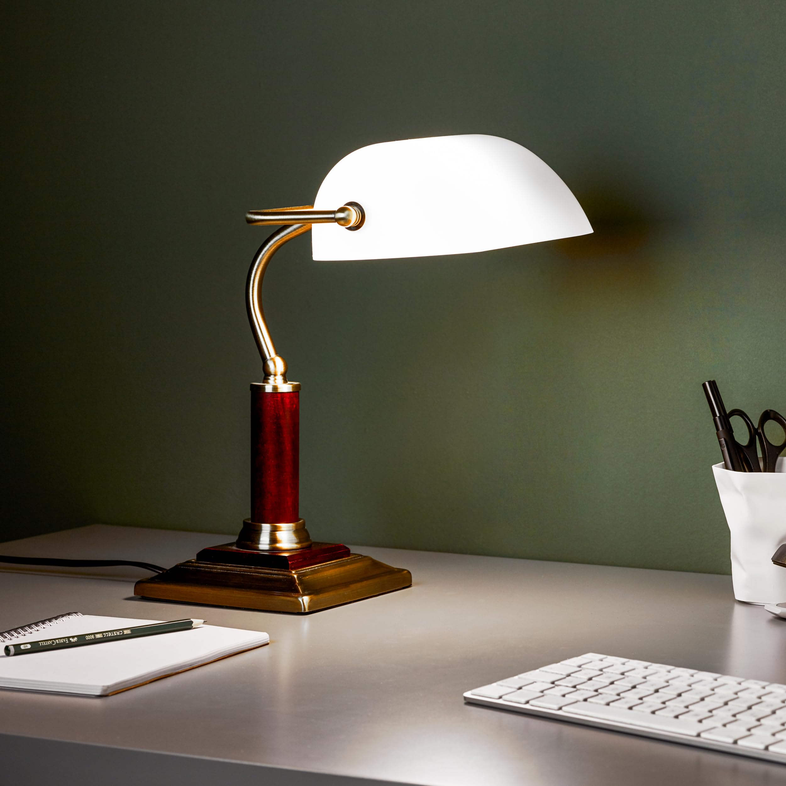 Lightbox Lampada Banker con testa girevole e interruttore a bilanciere | 34 cm di altezza | lampada da tavolo classica con paralume Michglas | in vetro/metallo/legno di quercia in ottone/oro /
