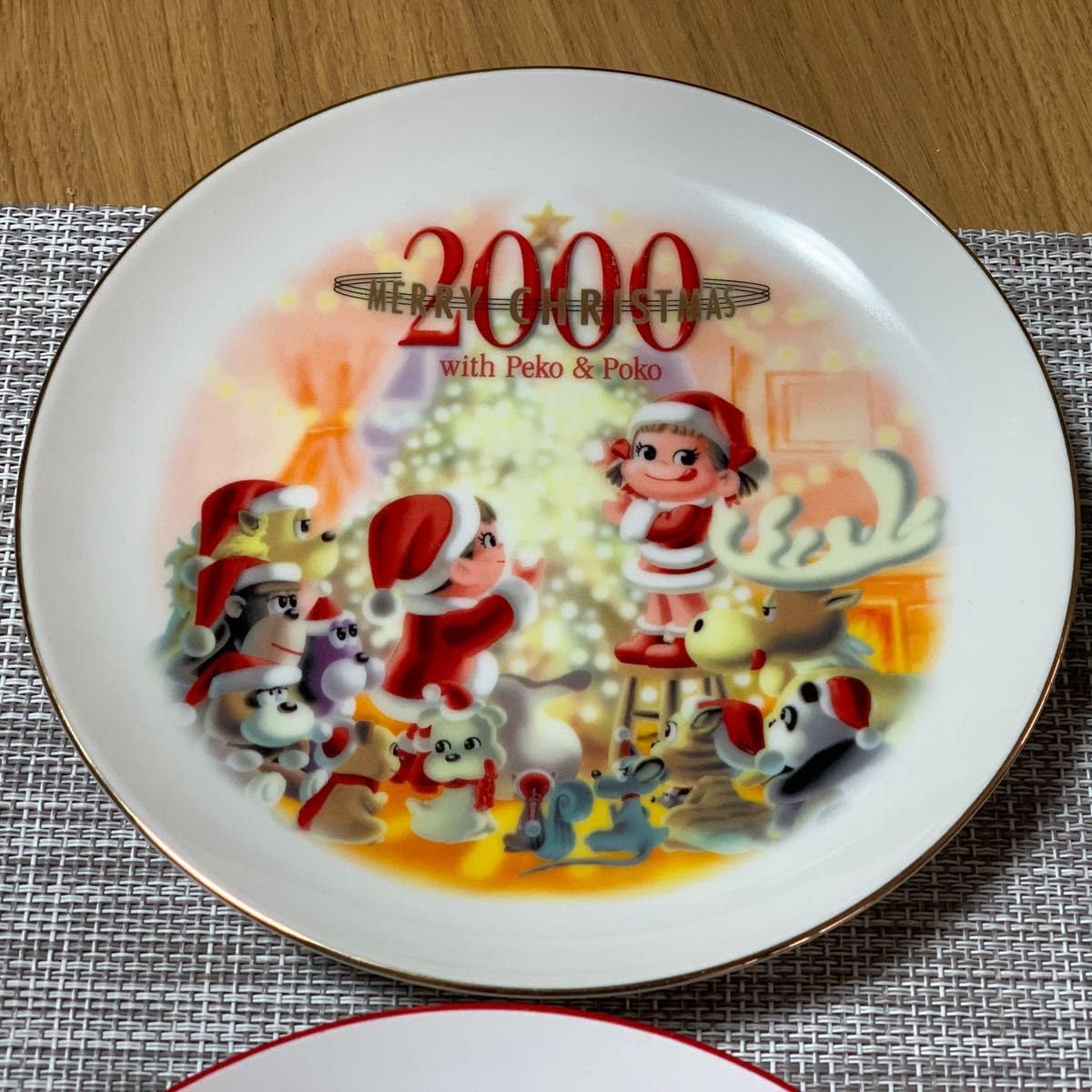 新品　不二家　ペコちゃん　クリスマスのお皿　四枚共違う柄 新品 不二家 ペコちゃん クリスマスのお皿 四枚共違う柄 新品 ペコちゃん