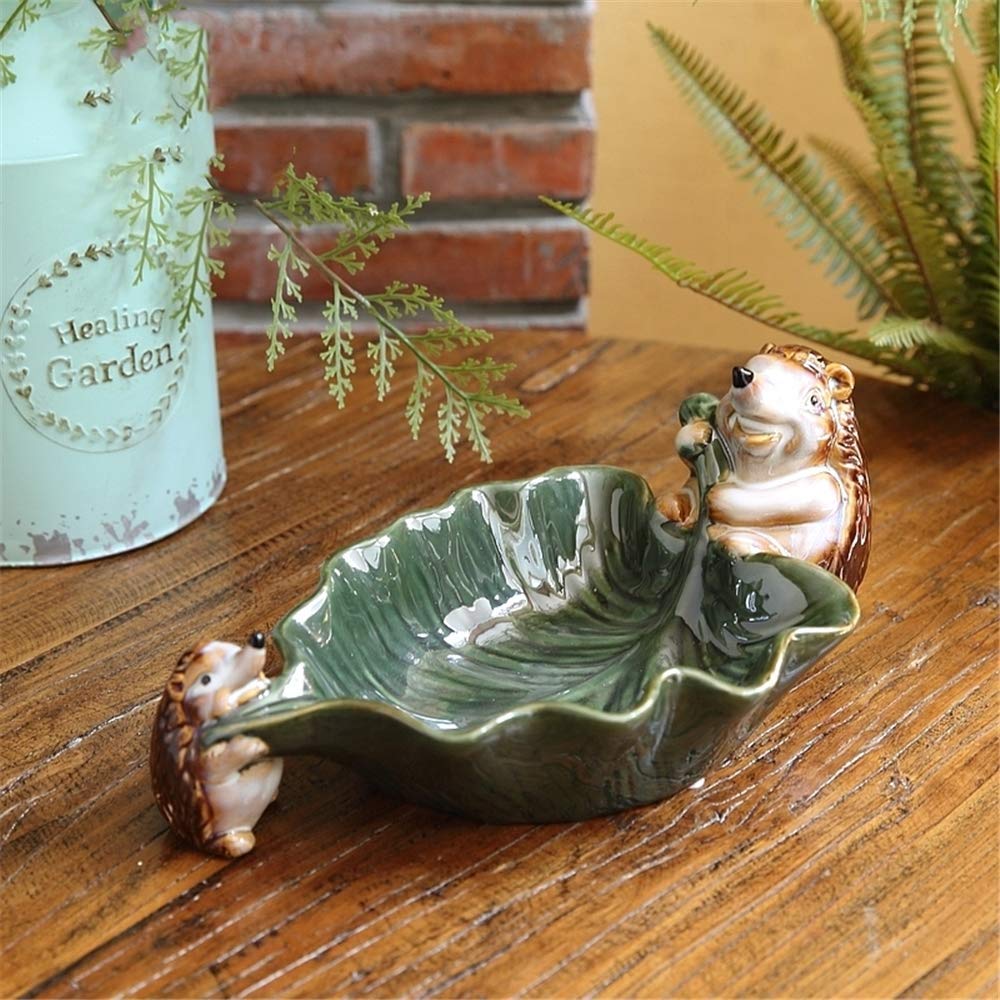 Statua di piccolo riccio in ceramica di campagna, scultura, figurina, piatto con foglia di loto, contenitore, piatto di frutta, decorazione, ornamento per la casa, per l'abitazione, giardino, patio,