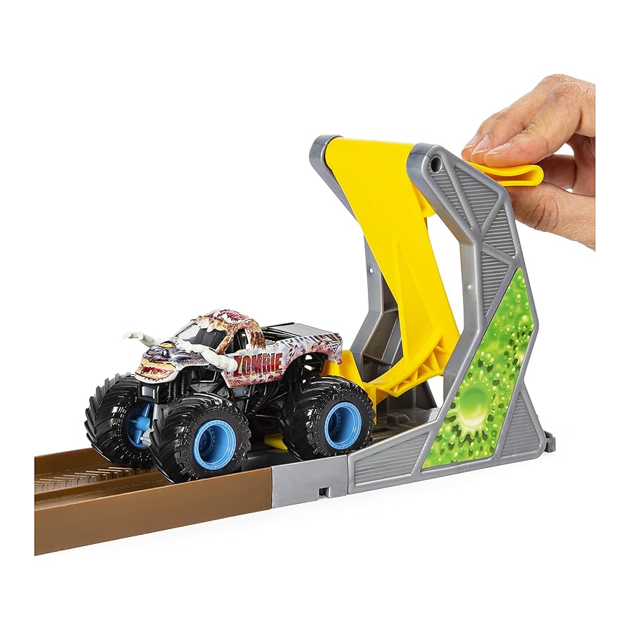 Amazon.com: Monster Jam, Official Zombie Madness Playset