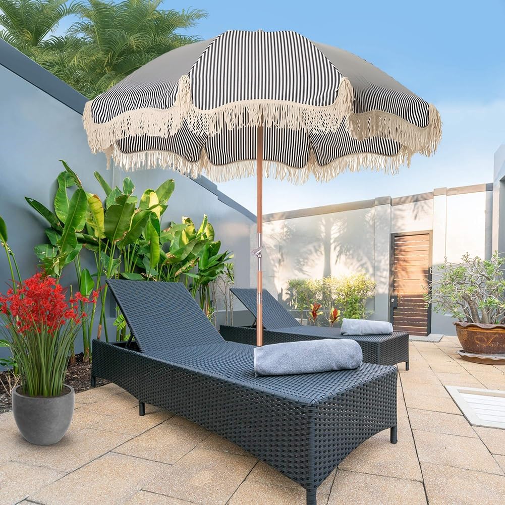 Parasol Ogrodowy z Frędzlami 180 cm Przenośny Parasol Plażowy w Paski, Drewniany Maszt i Regulacja Nachylenia 8 Podpórkami, Bez Podstawy