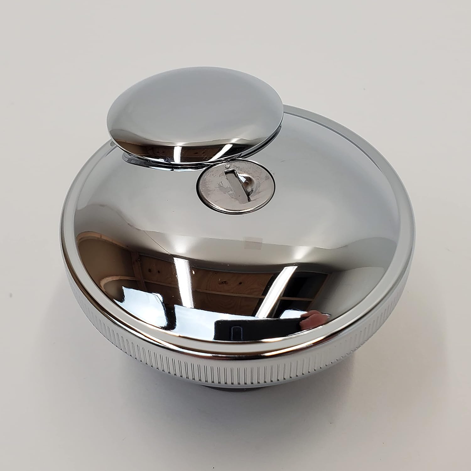 Chrome Locking Gas Cap for 1996-2026 Harley Road King, Softail, Dyna, FXR & 1996-2022 Sportster Models (Except RH) - Right Hand Thread VENTED with 2 Keys - Does NOT Fit Models with Dash or Fuel Door