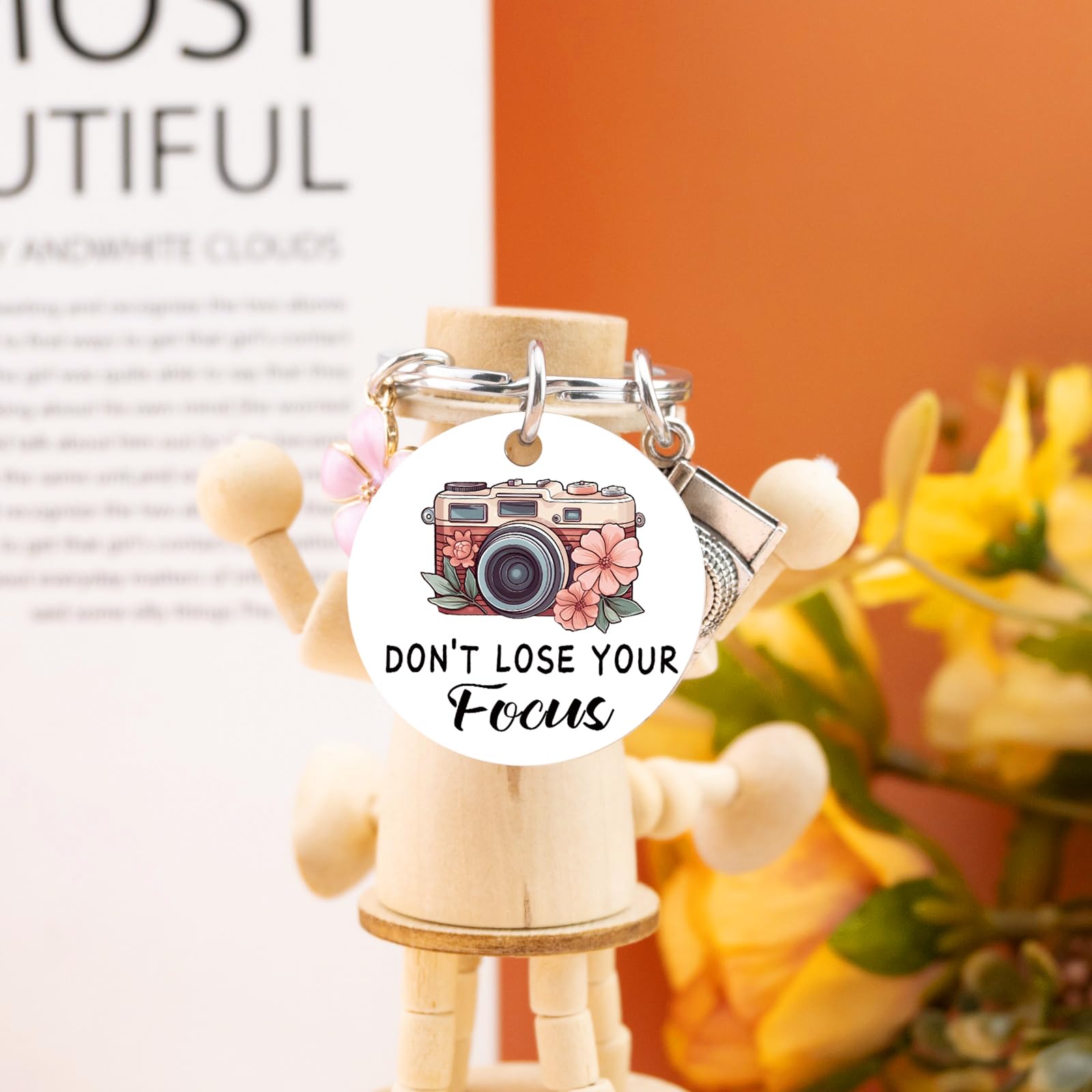 Photographer Gifts for Women Camera Keychain Cool Gifts for Photographers Camera Lovers Unique Birthday Christmas Valentines Day Gift for Her Photography Accessories Don't Lose Your Focus