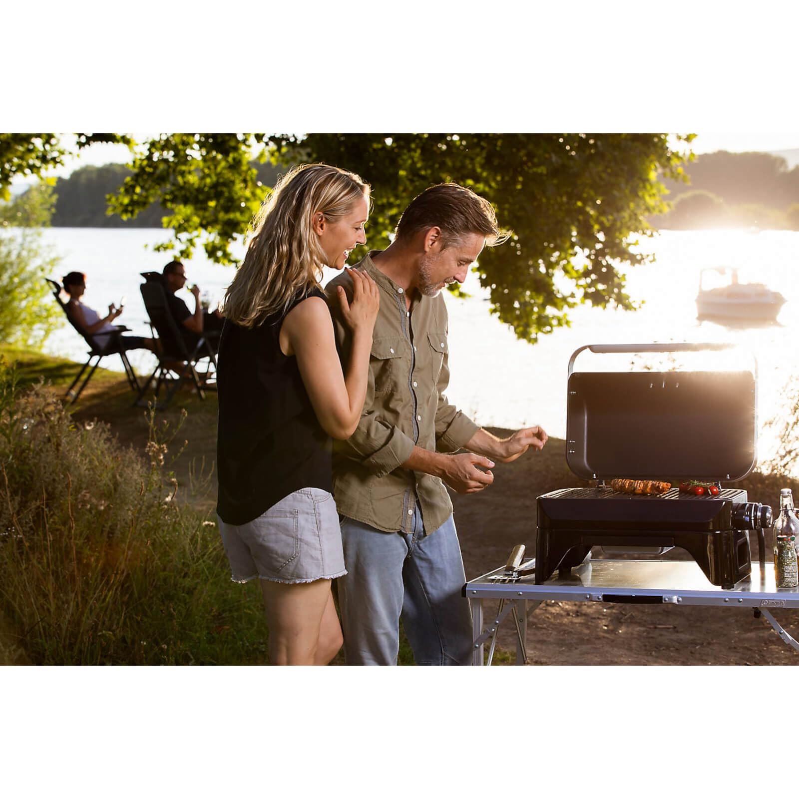 Campingaz Attitude 2go Barbacoa de gas | Parrilla de mesa a gas | Barbacoa portátil para balcón y camping | Con termómetro y parrilla de hierro fundido | Funciona con botellas de gas estánda
