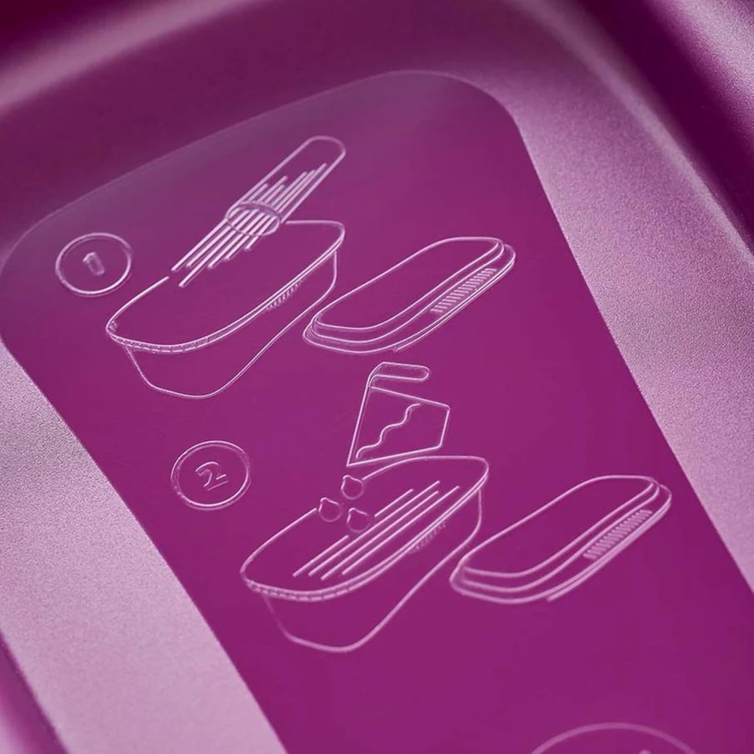 Diagrams illustrating the steps for using the Tupperware Microwave Pasta Master, including adding pasta, adding water, and draining