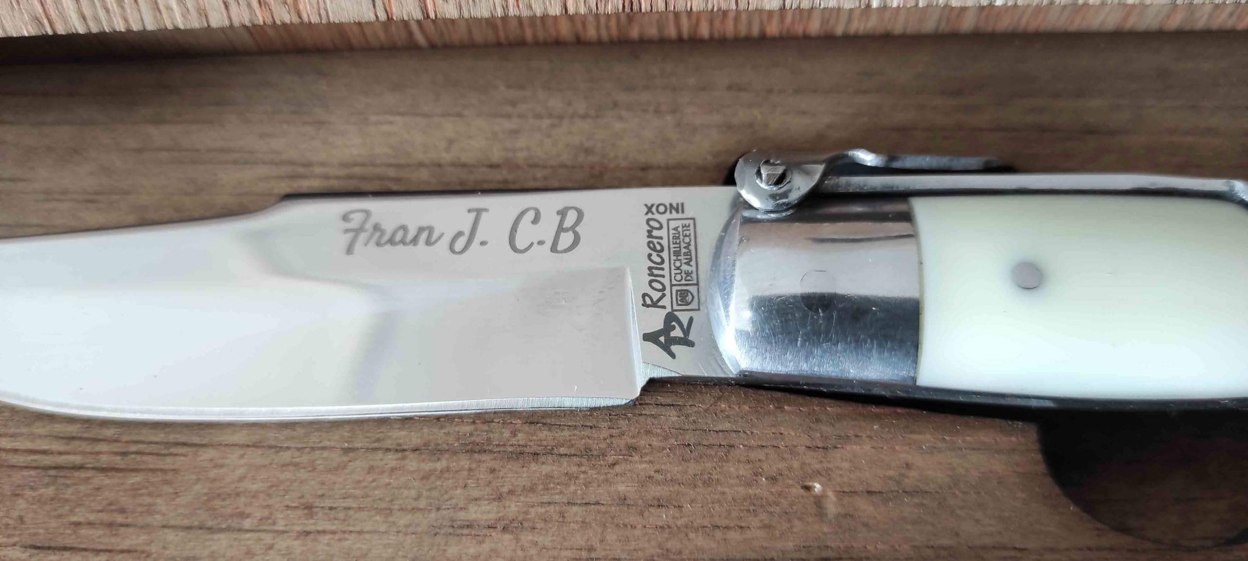 Genérico Roncero Navaja Teja Albacete MIKARTA 8,5 cm. Personalizada con tu Nombre. Beig