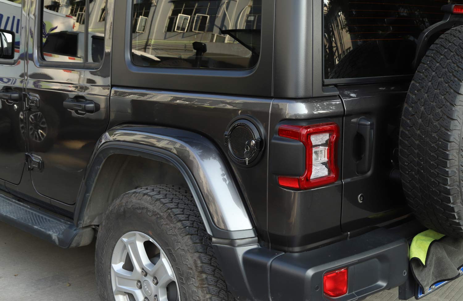 JUNLELI Fuel Filler Door Guard Gas Oil Tank Cap Covers for Jeep Wrangler JL 2018 2019 2/4-Door Car Exterior Accessories ABS Metal Black