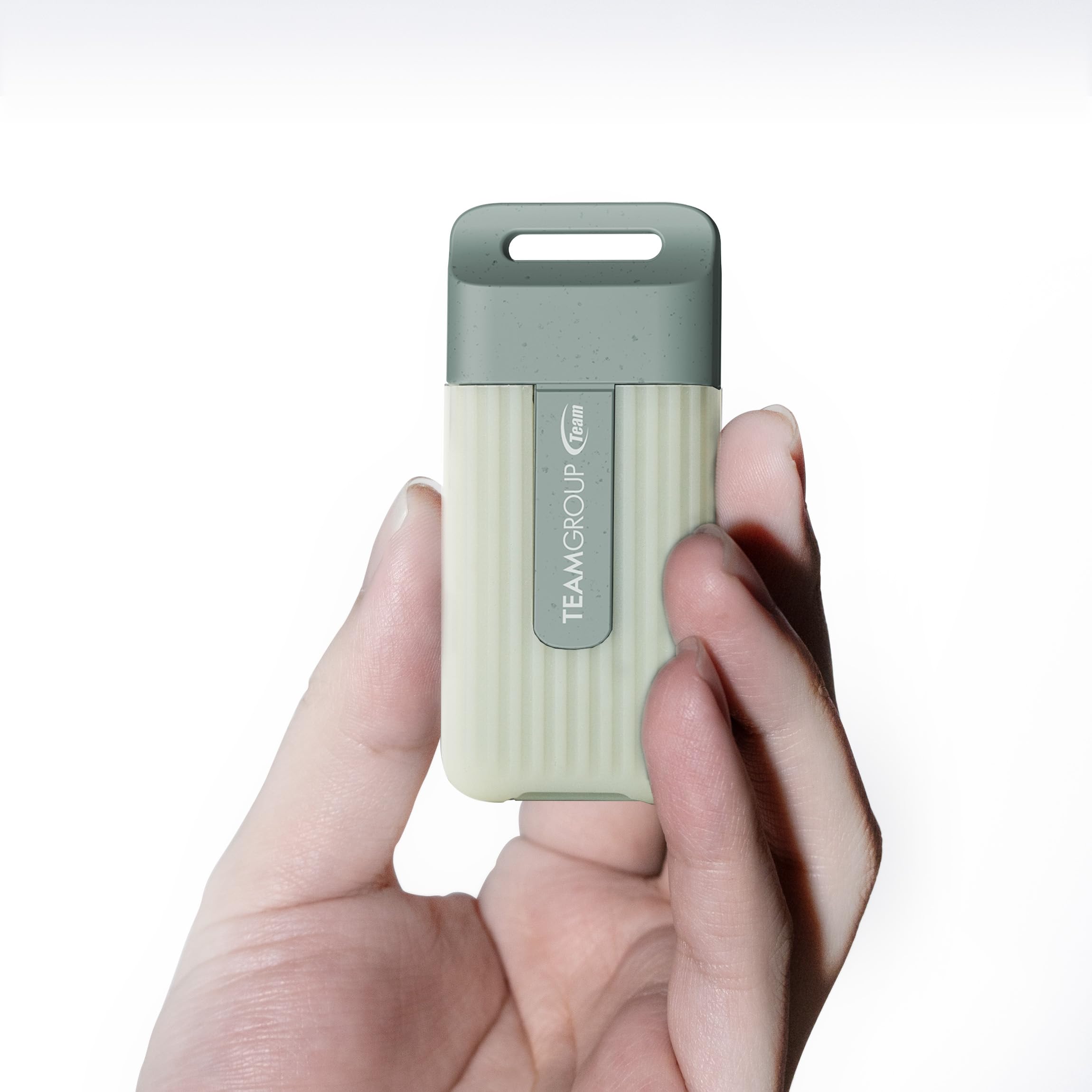 TEAMGROUP PD20 ECO Tragbares externes Solid-State-Laufwerk, SSD-Laufwerk, 4 TB, Lesegeschwindigkeit bis zu 1000 MB/s, USB 3.2 Gen2x1 Typ-C, wasserdicht, staubdicht, IP54, TPSEG4004T0C102