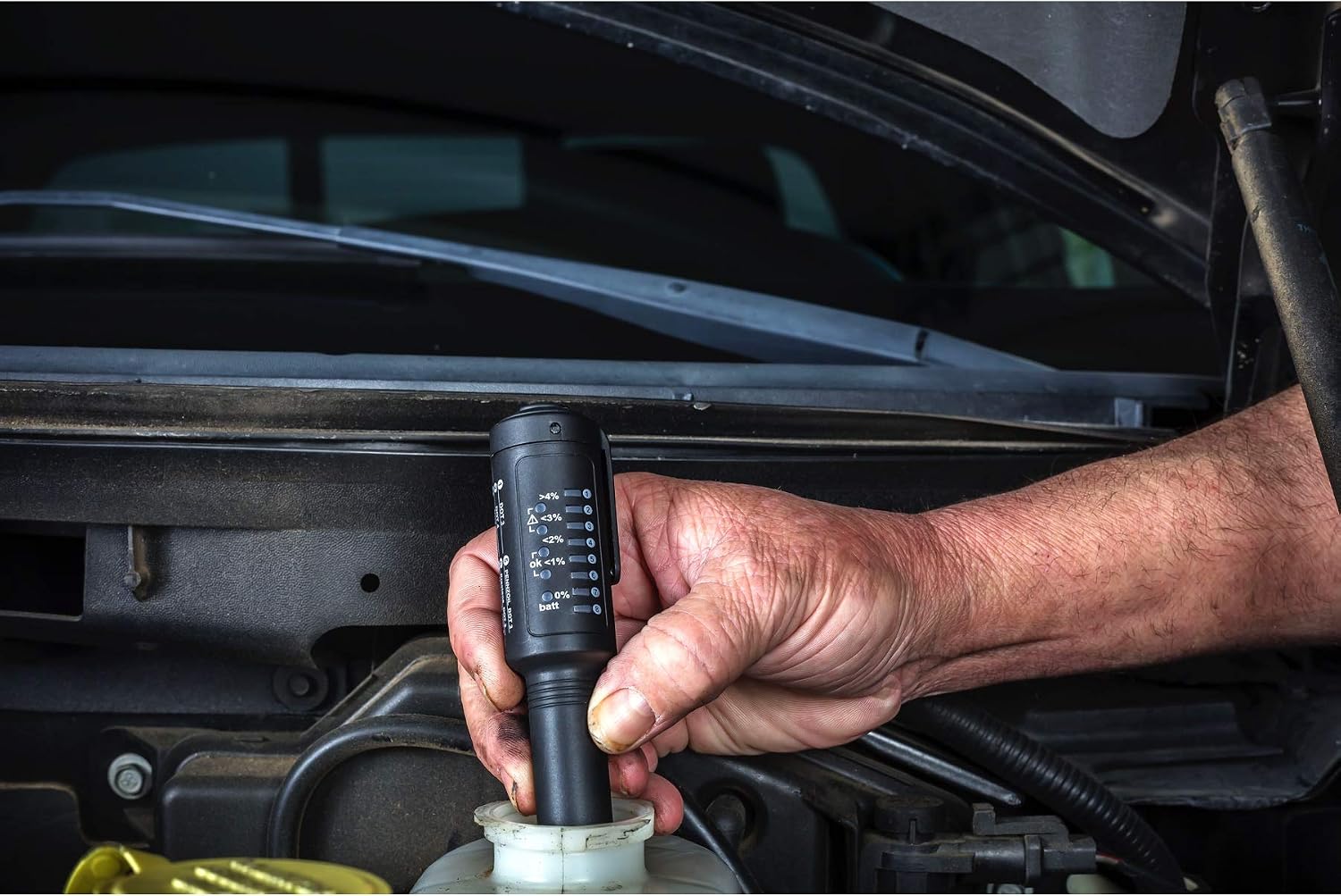 Powerbuilt Universal Brake Fluid Tester Pen with LED Indicator for Water Content, Calibrated for DOT3, DOT4, DOT5.1 Liquid Brake Fluid, Fast, Easy, Accurate, Compact, Includes Battery, 647766