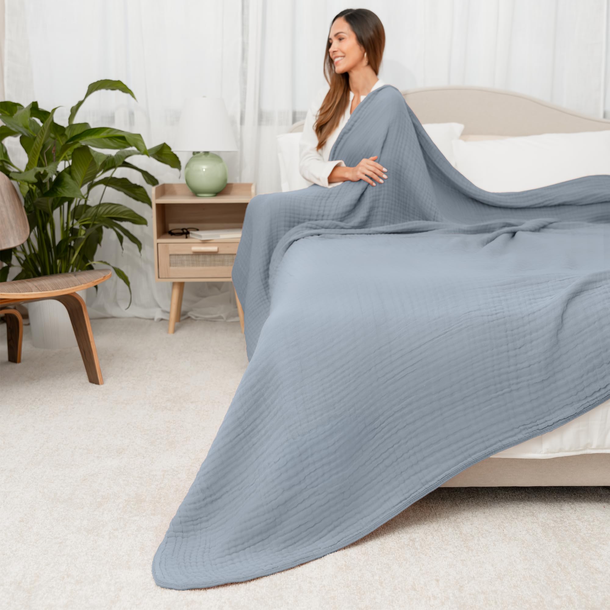 Comfy Cubs Manta de muselina tamaño Queen, extra grande, 228,6 x 228,6 cm, 6 capas, algodón refrescante, suave, transpirable y cálida, manta para dormitorio, sala de estar, sofá (azul Pacífico, tamaño