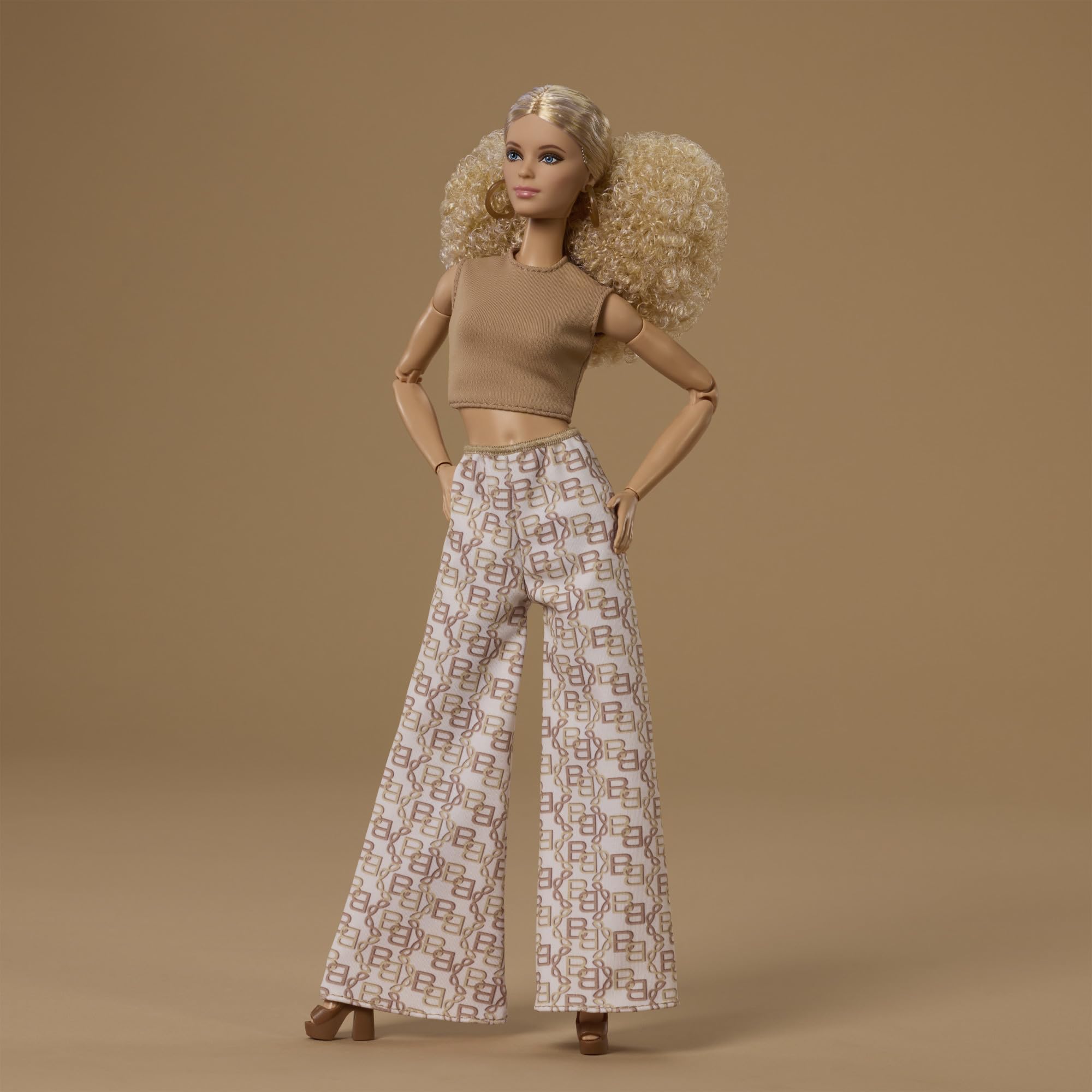 Barbie Basics Model Collector Fashion Doll 07 with Blonde Hair & White Print Pants, Universal-fit Fashions & Posable Body, JJX26 - Image 2