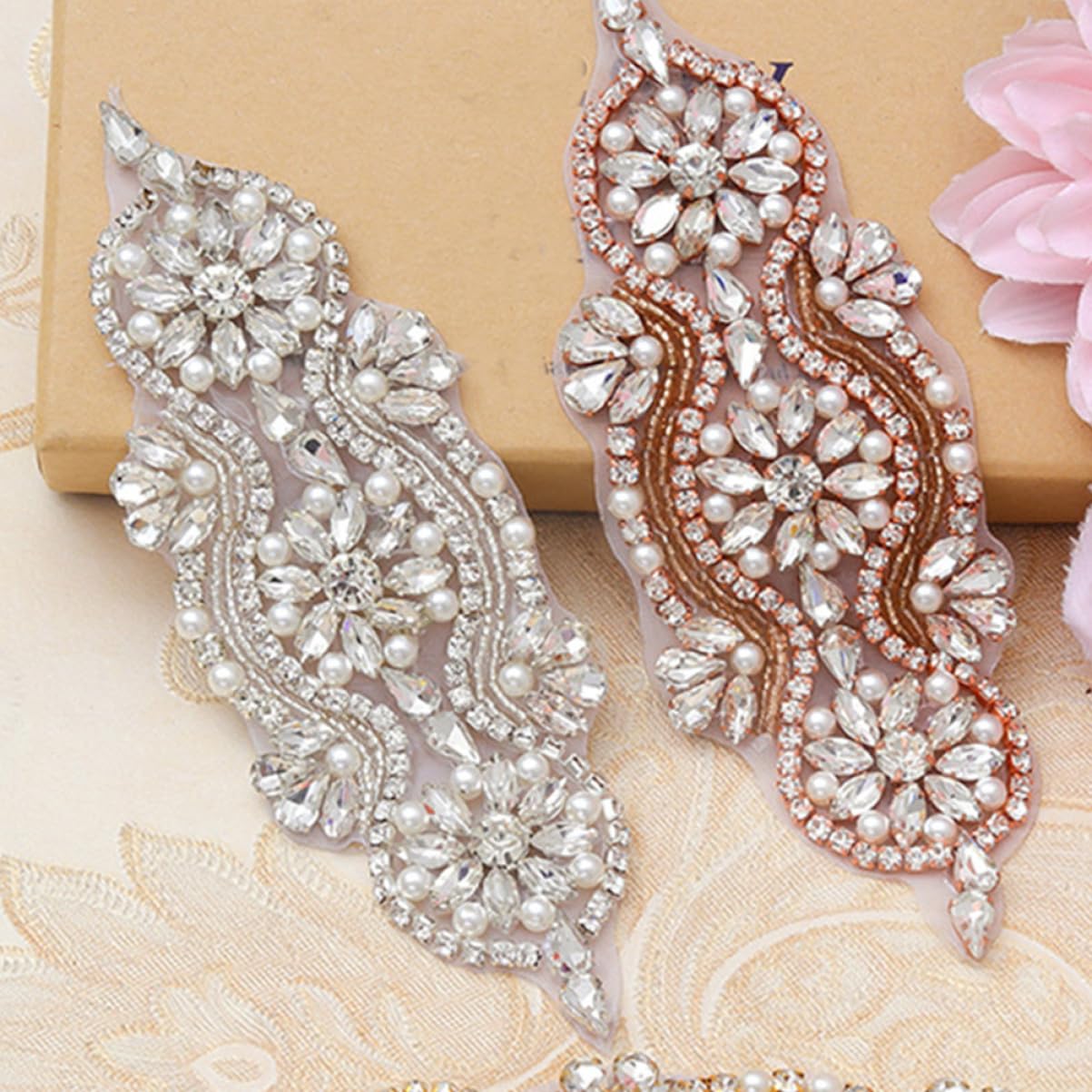 NUOBESTY 5pezzi Rhinestone Applique Per Cinture e Abbigliamento Decorazione Elegante Per Matrimonio e Feste Toppe Termoadesive Strass Per Progetti Fai Da Te