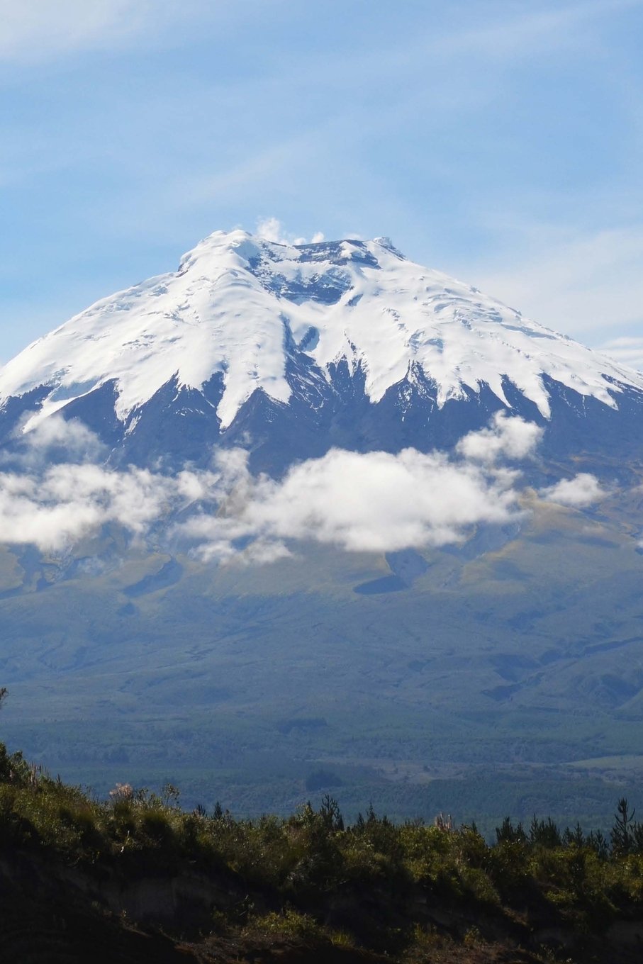 Cotopaxi Volcano in Ecuador Journal: 150 page lined notebook/diary