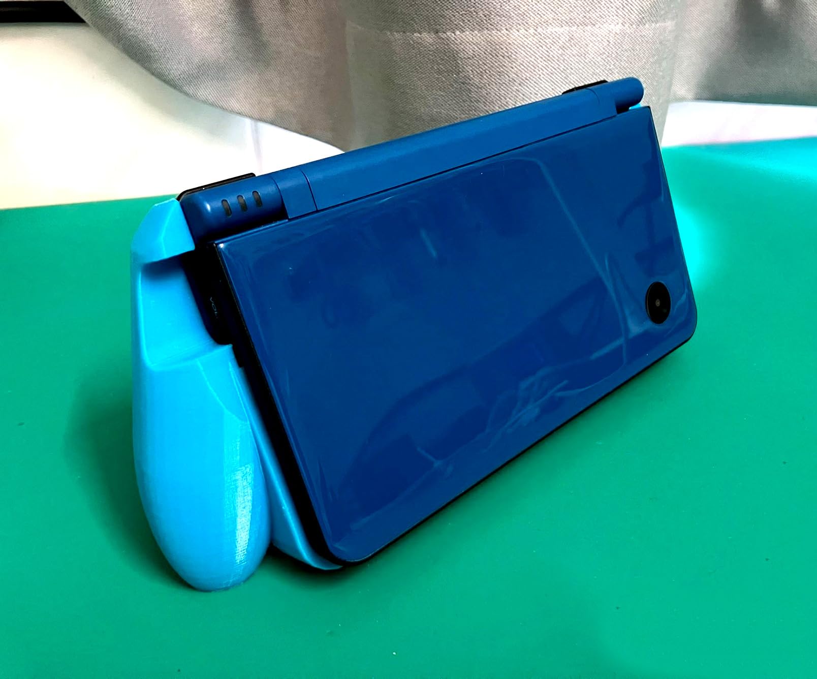 DSiXL Poignée de jeu personnalisée Bleu lac, compatible avec console portable Nintendo DSi NDSi XL LL NDSiXL DSiXL DSiLL Support prothétique antidérapant