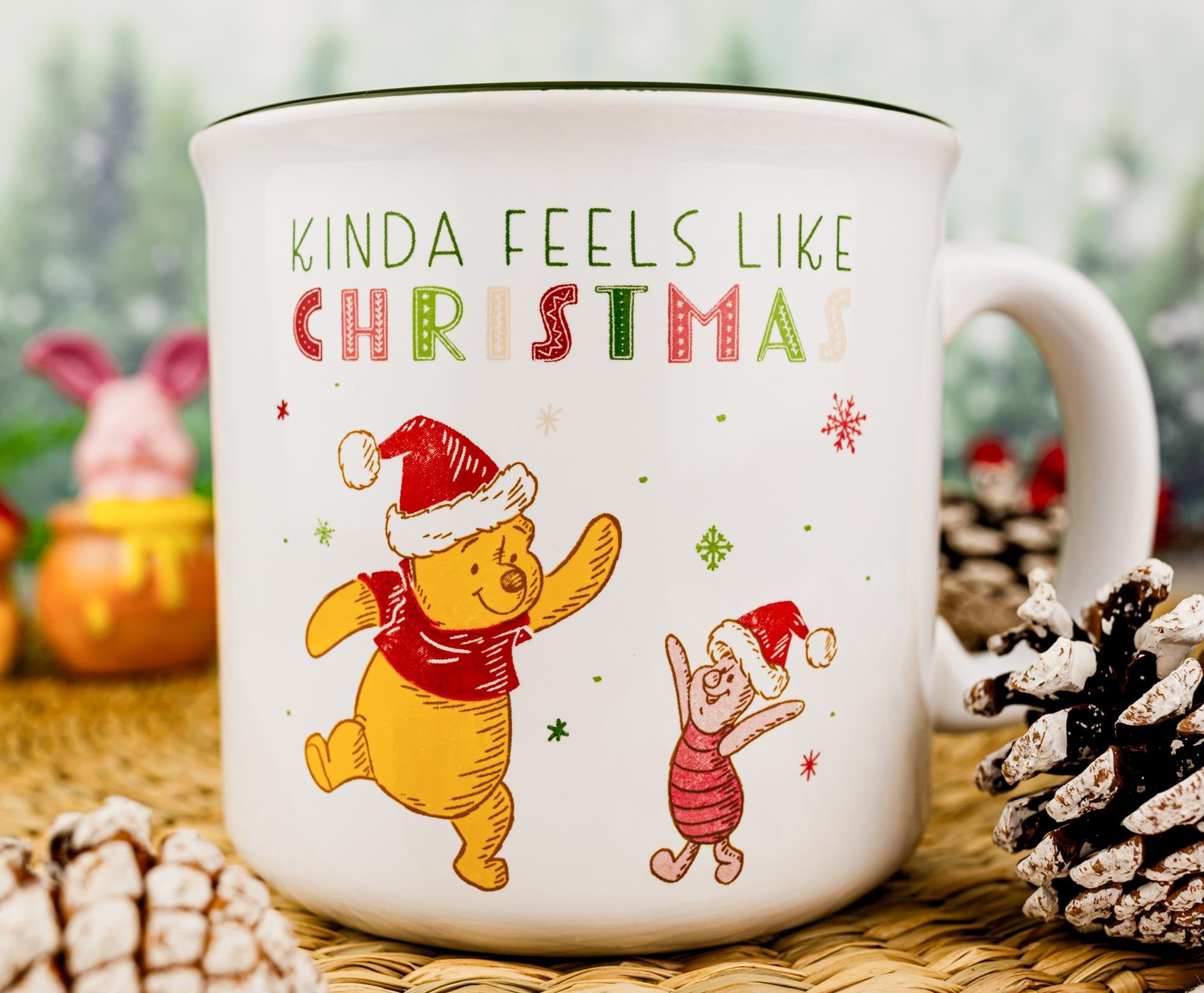 Disney Winnie The Pooh and Piglet Holiday - Taza de café grande de cerámica para té, cacao, bebidas, capacidad para 20 onzas