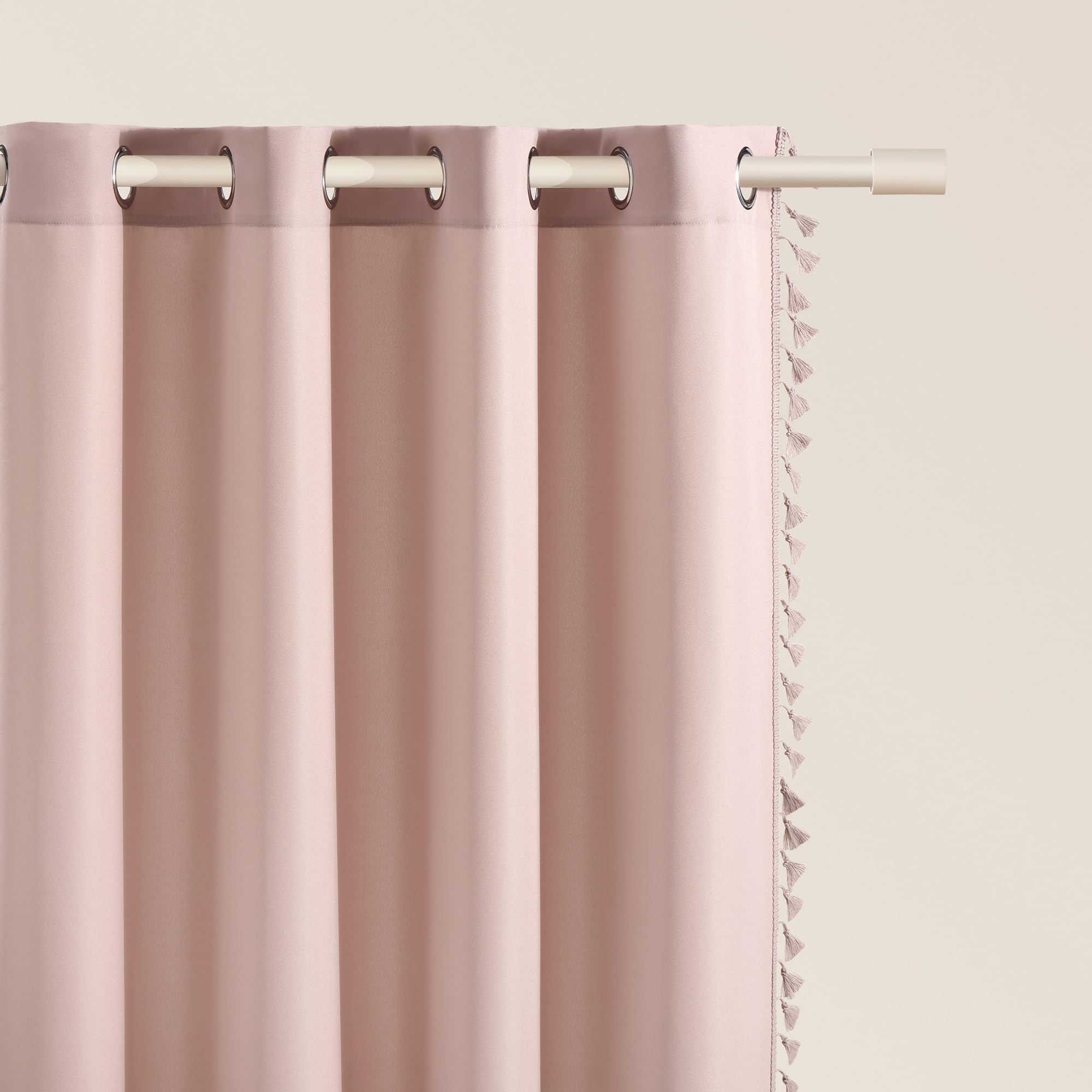Rideau avec œillets 140x250 cm Lara ROOM99 pour décoration fenêtre de chambre
